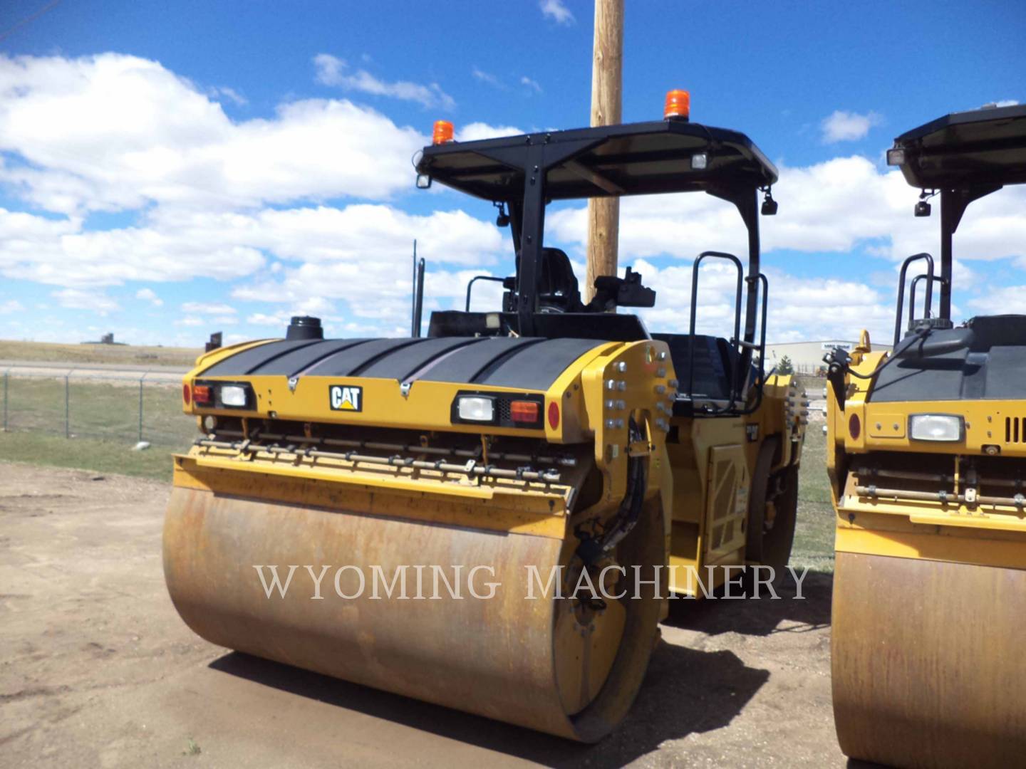 2018 Caterpillar CB16 Asphalt Distributor