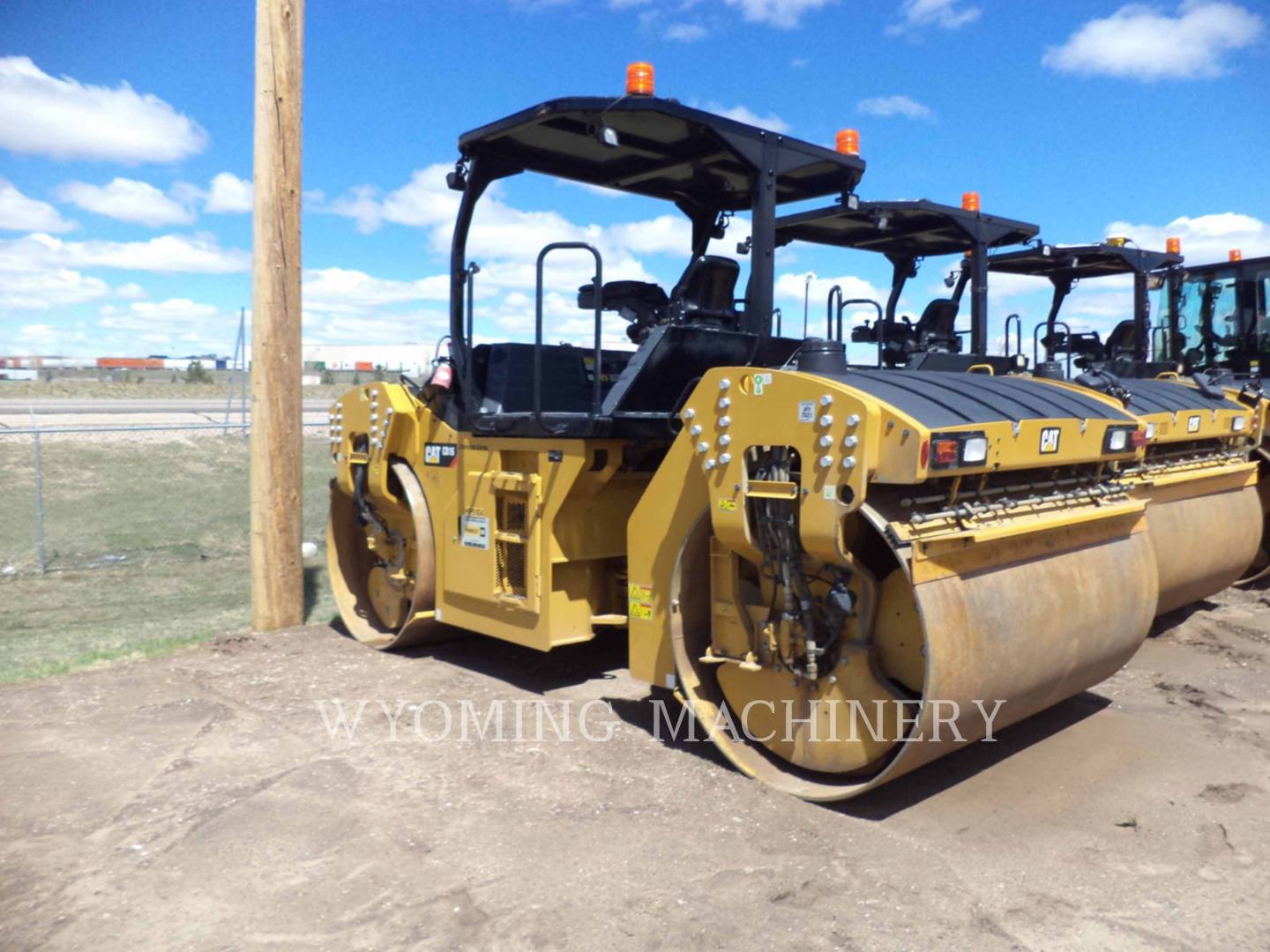 2018 Caterpillar CB16 Asphalt Distributor