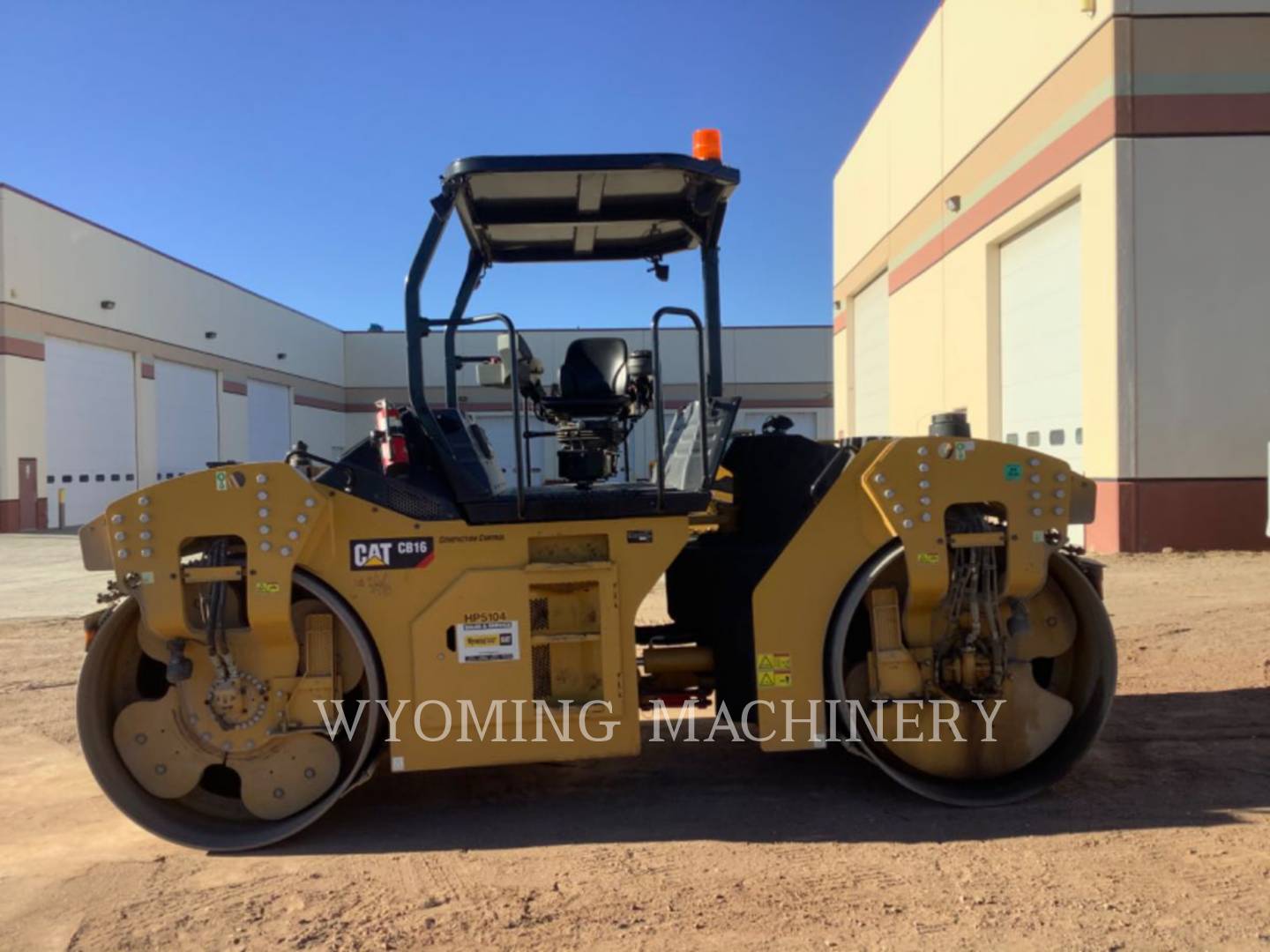 2018 Caterpillar CB16 Asphalt Distributor