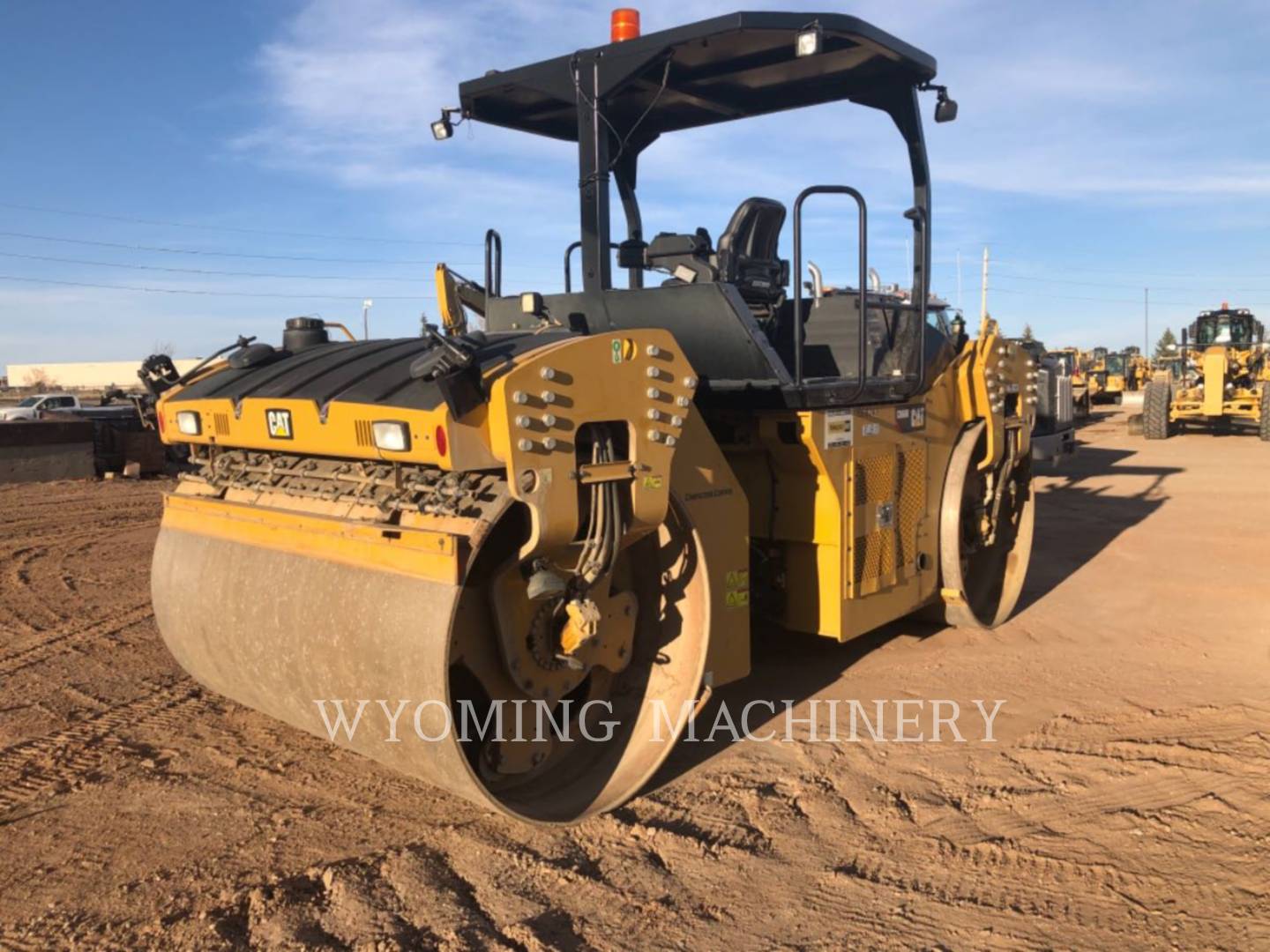 2017 Caterpillar CB66B Compactor