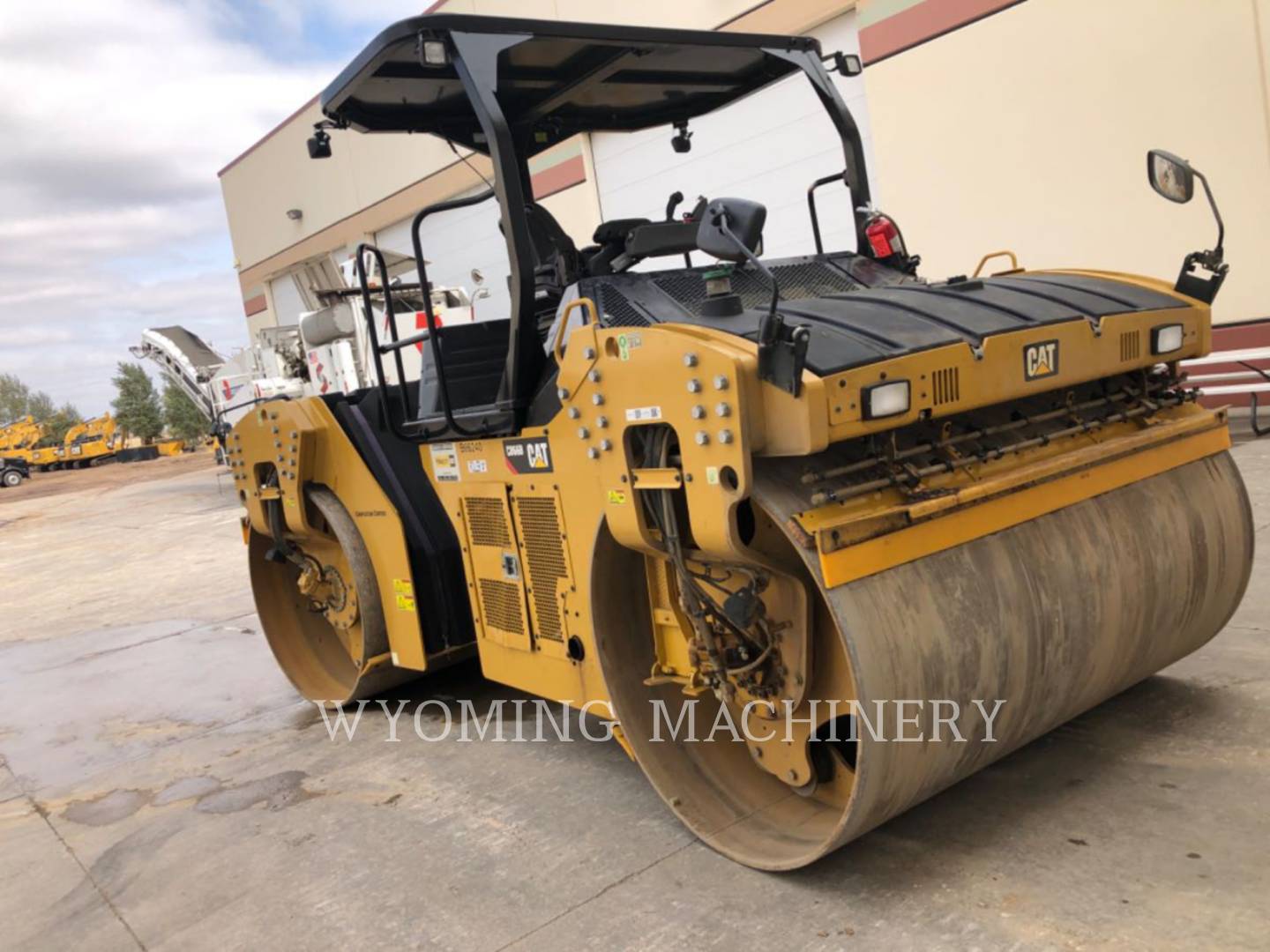 2017 Caterpillar CB66B Compactor