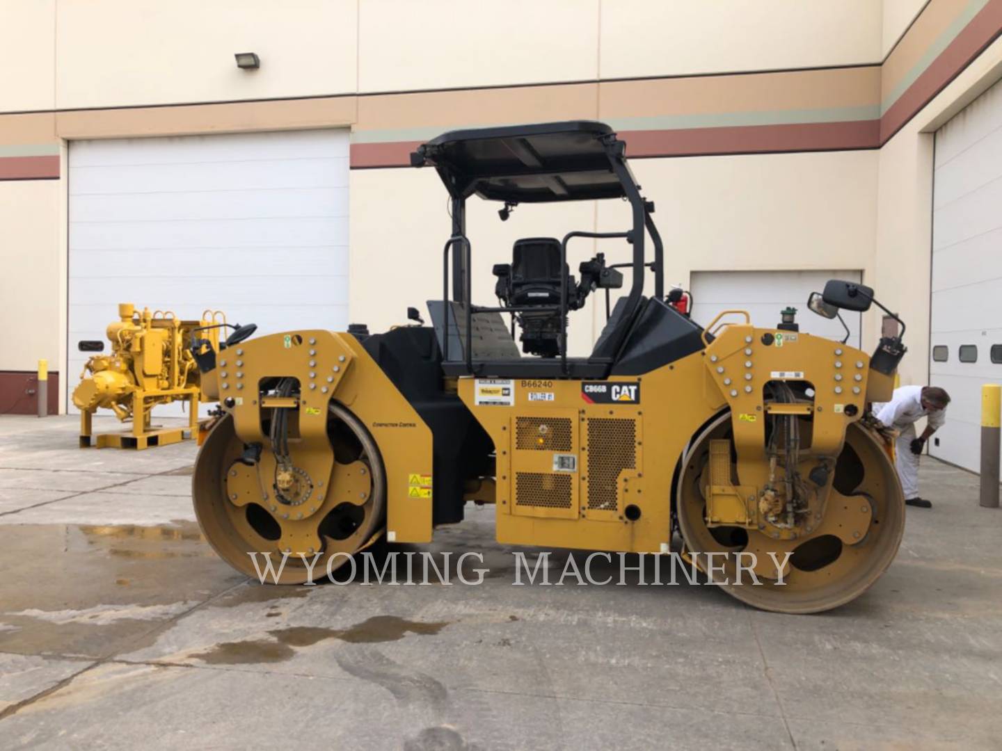 2017 Caterpillar CB66B Compactor