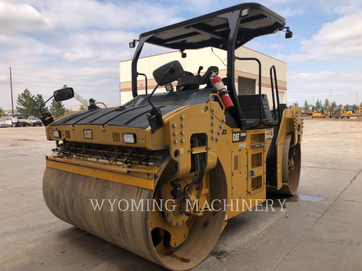 2017 Caterpillar CB66B Compactor