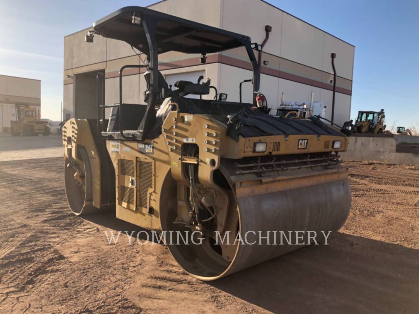 2017 Caterpillar CB66B Compactor