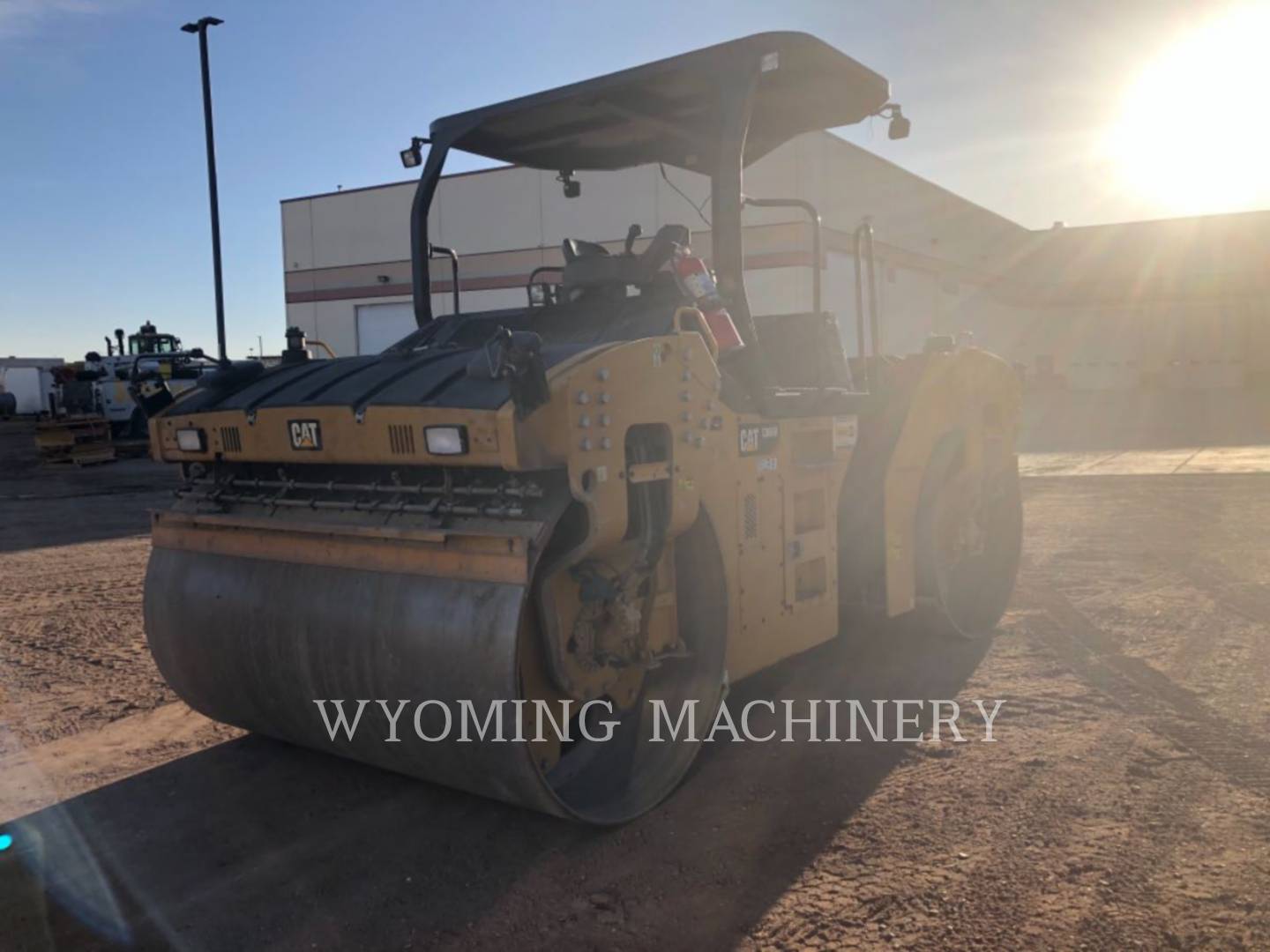 2017 Caterpillar CB66B Compactor