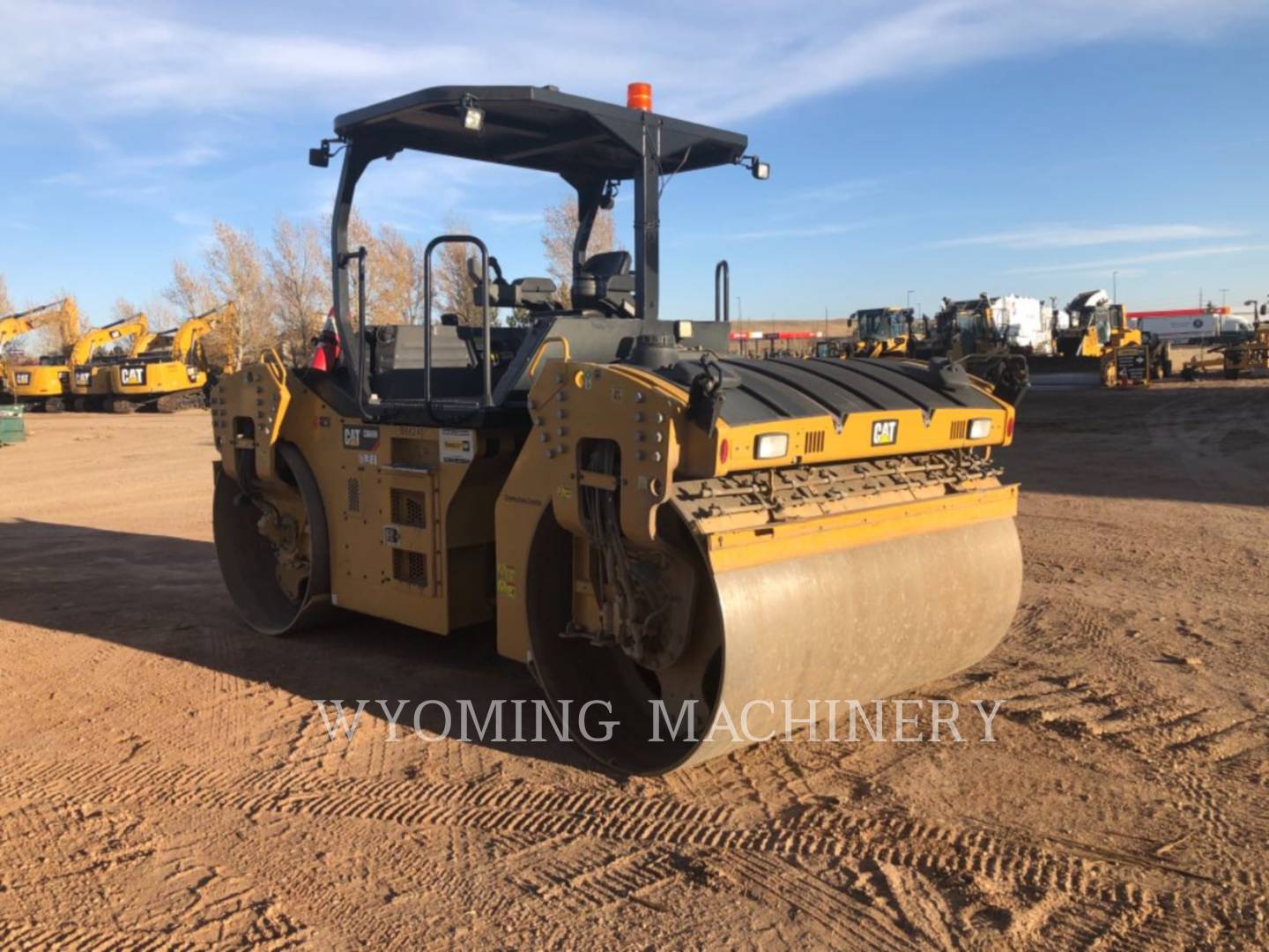 2017 Caterpillar CB66B Compactor