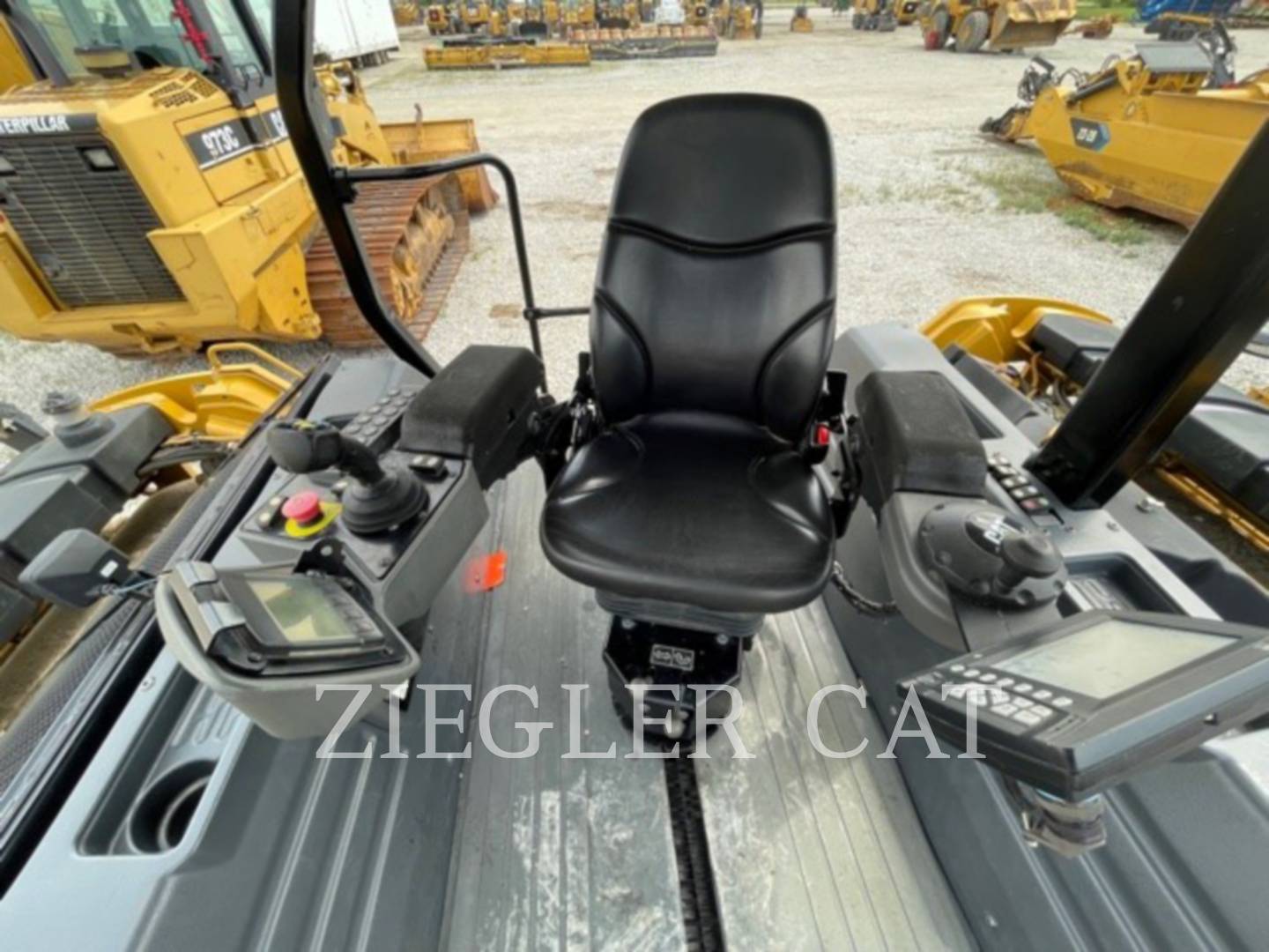 2018 Caterpillar CB68B Compactor