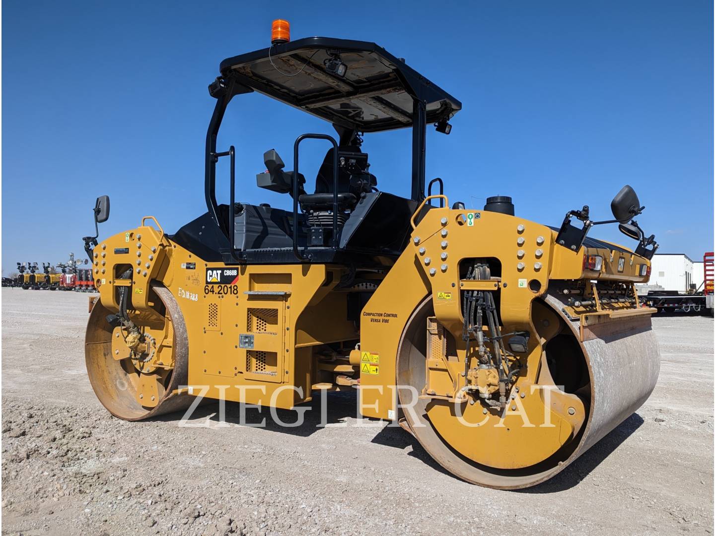 2018 Caterpillar CB68B Compactor