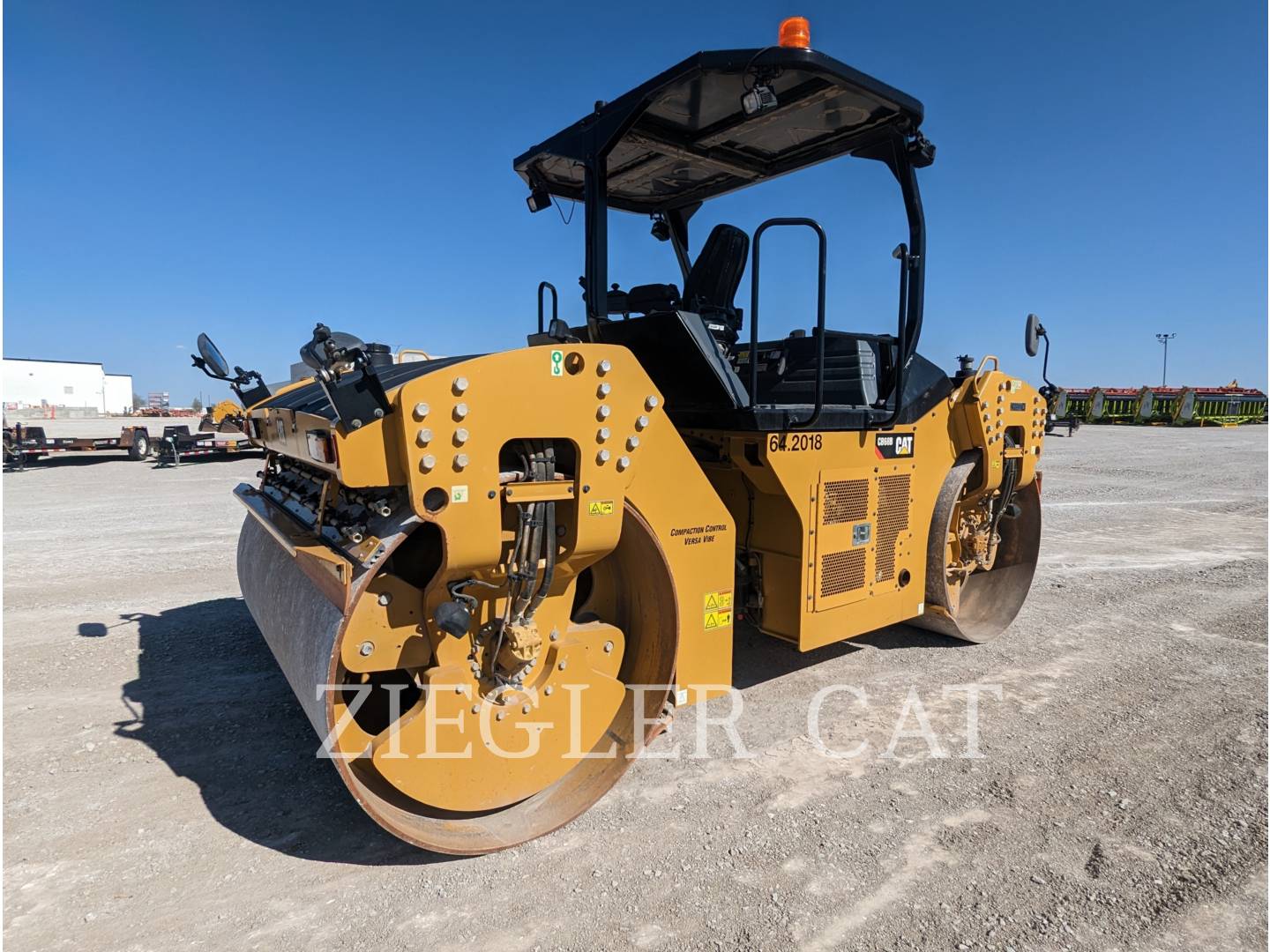 2018 Caterpillar CB68B Compactor