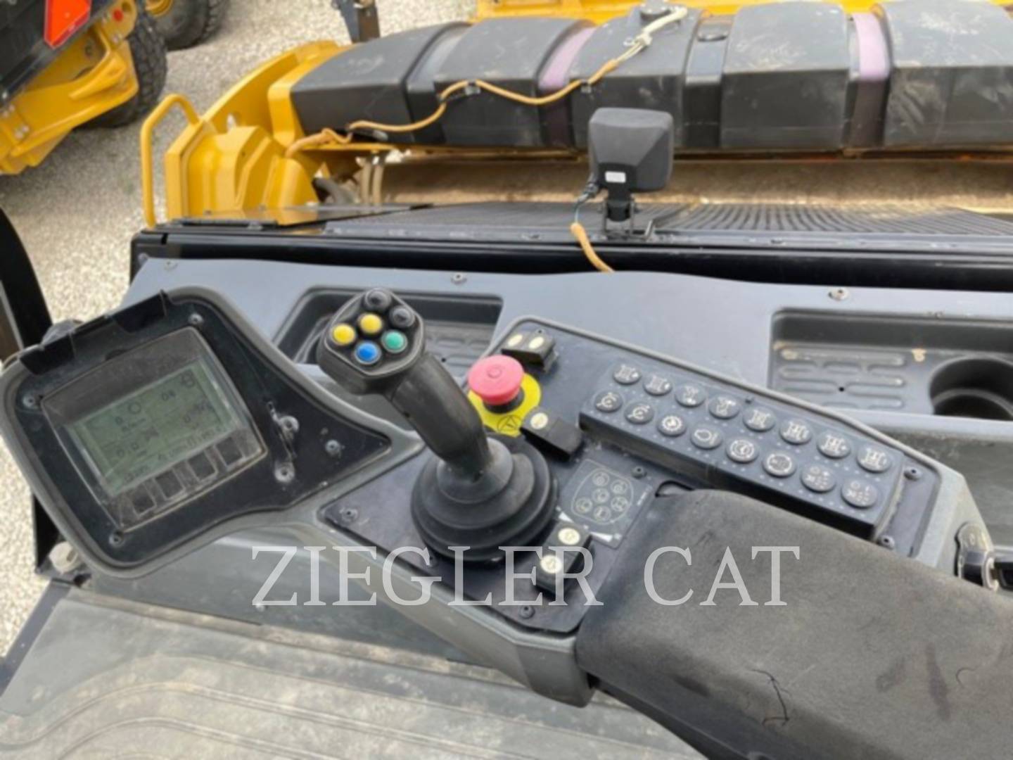 2018 Caterpillar CB68B Compactor