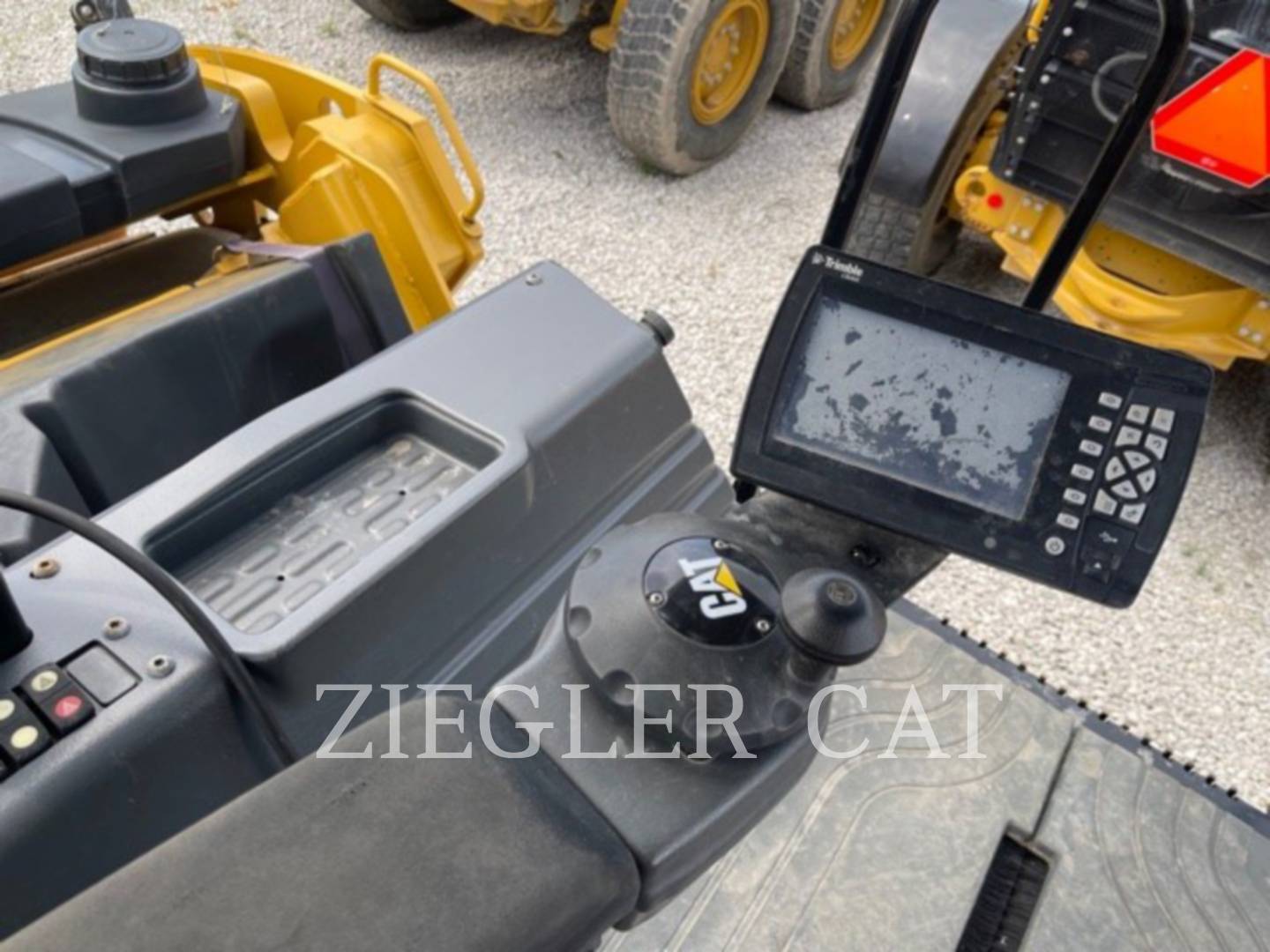 2018 Caterpillar CB68B Compactor