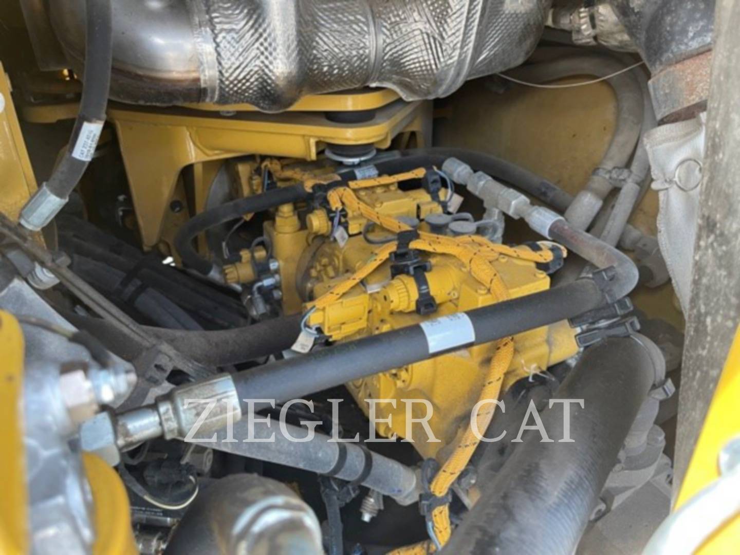 2018 Caterpillar CB68B Compactor