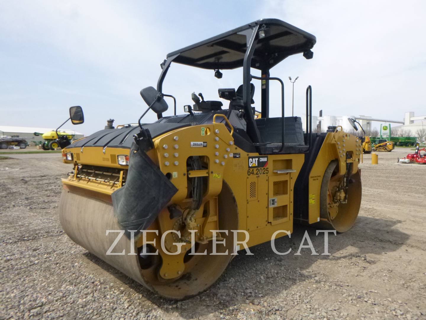 2018 Caterpillar CB66B Compactor