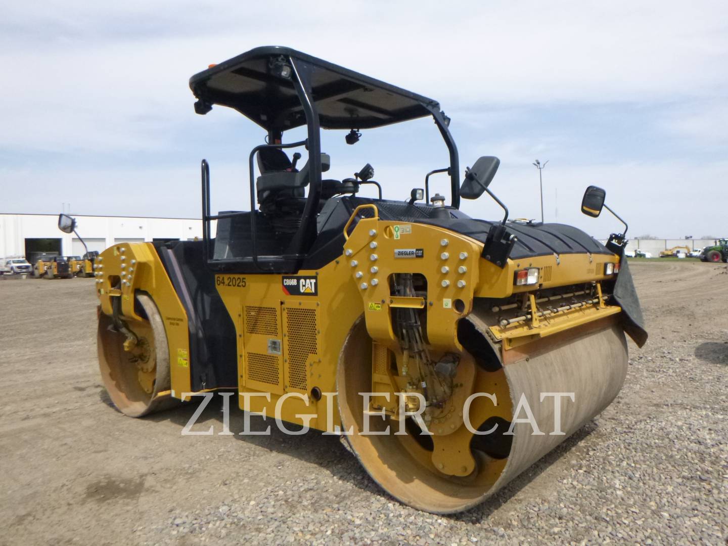 2018 Caterpillar CB66B Compactor