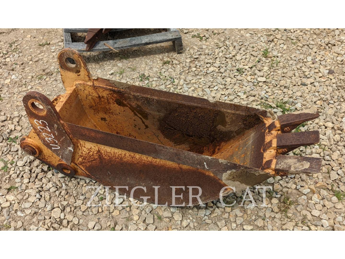 2000 Misc 12"TRENCHBHLLINKAGE Bucket