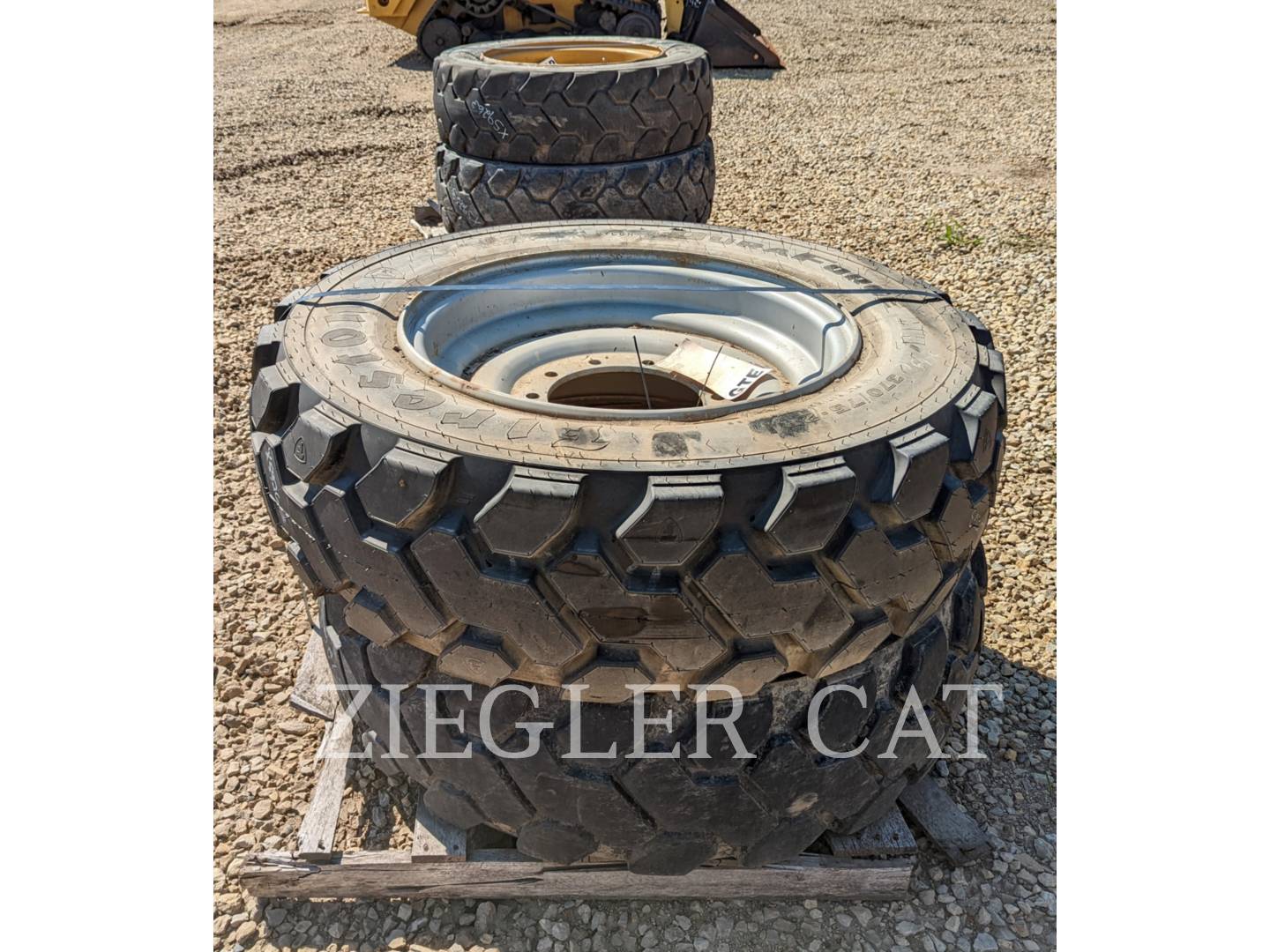 2020 Caterpillar TL642TIRES Misc