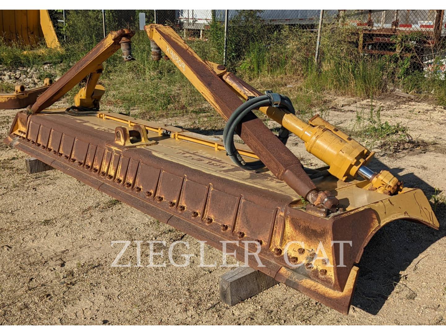 2000 Caterpillar D6TFRAMEAND ANGLEBLADE Misc