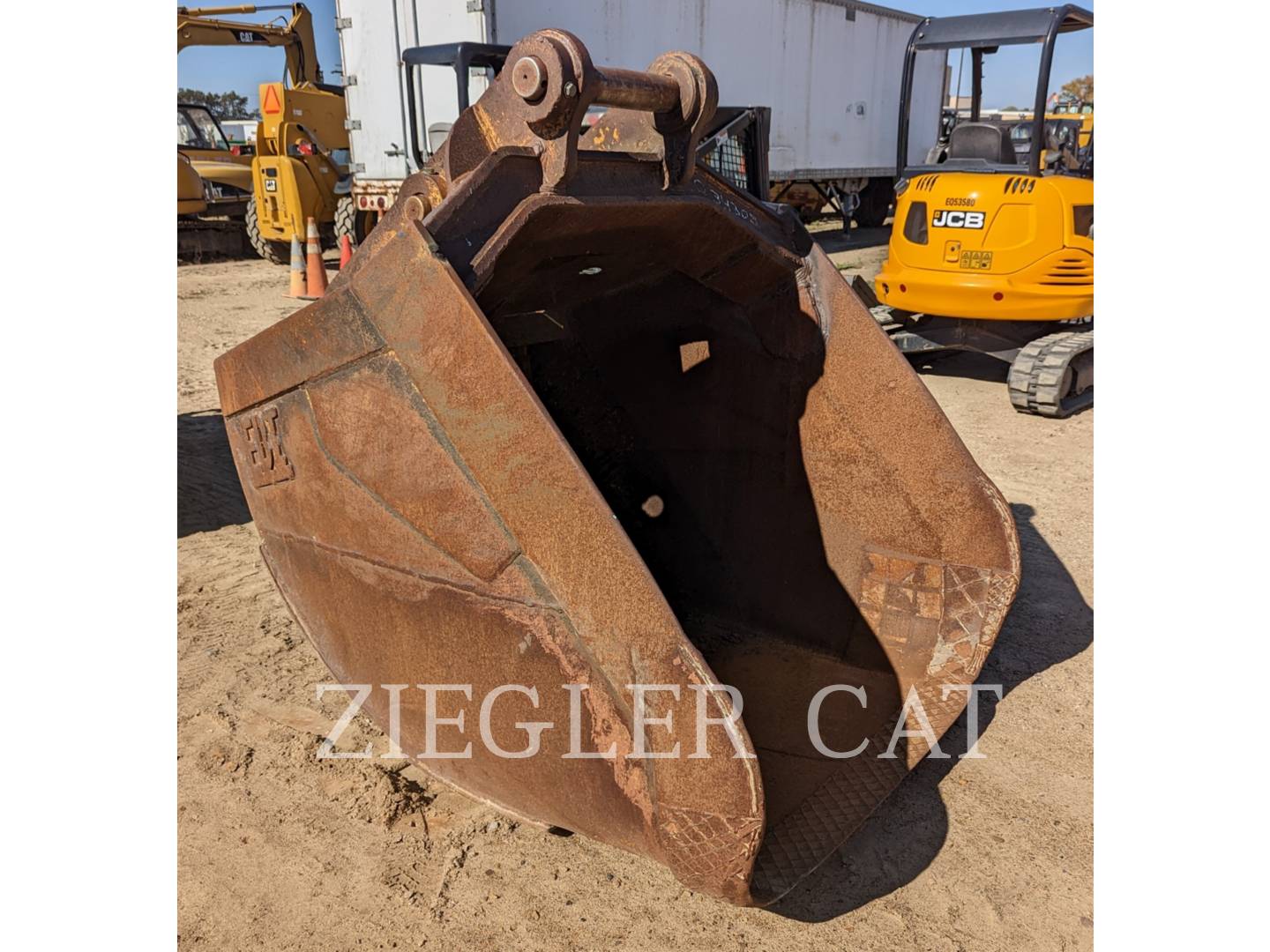 2000 Misc D LINK EMPIRE FBRC 60" SAND BUCKET Bucket