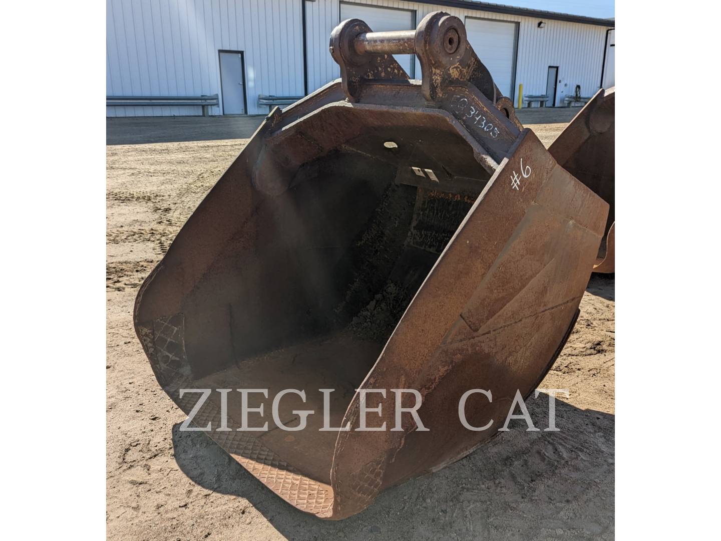 2000 Misc D LINK EMPIRE FBRC 60" SAND BUCKET Bucket