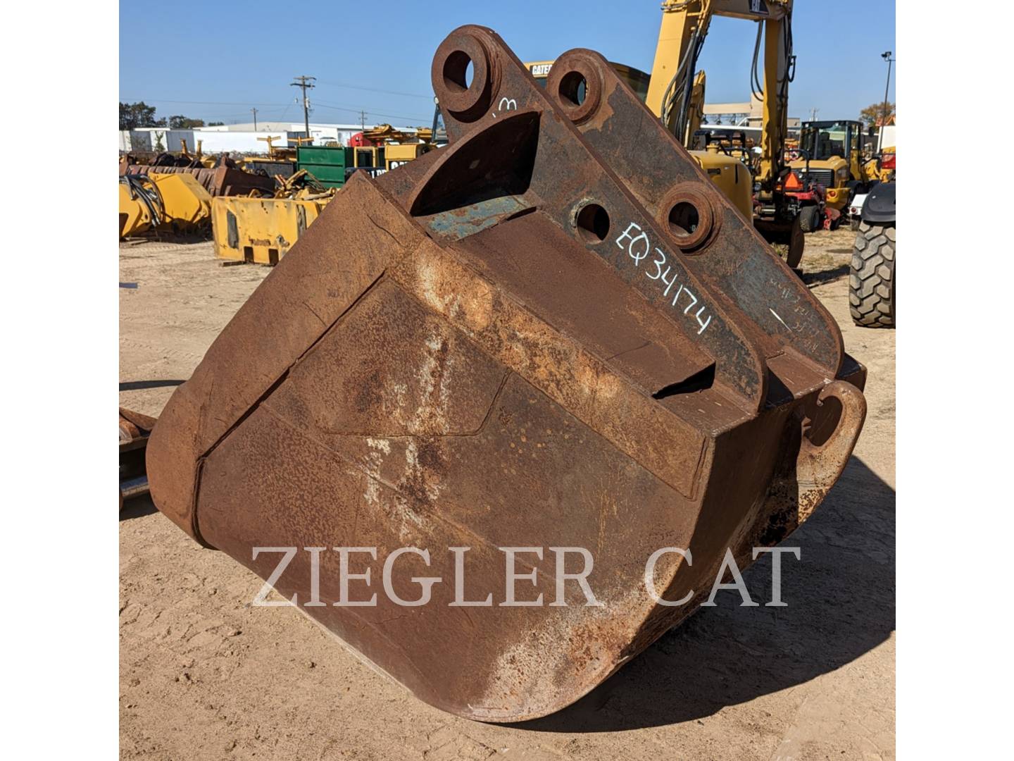 2000 Misc D LINK EMPIRE FBRC 3.0 CY SAND BUCKET Bucket