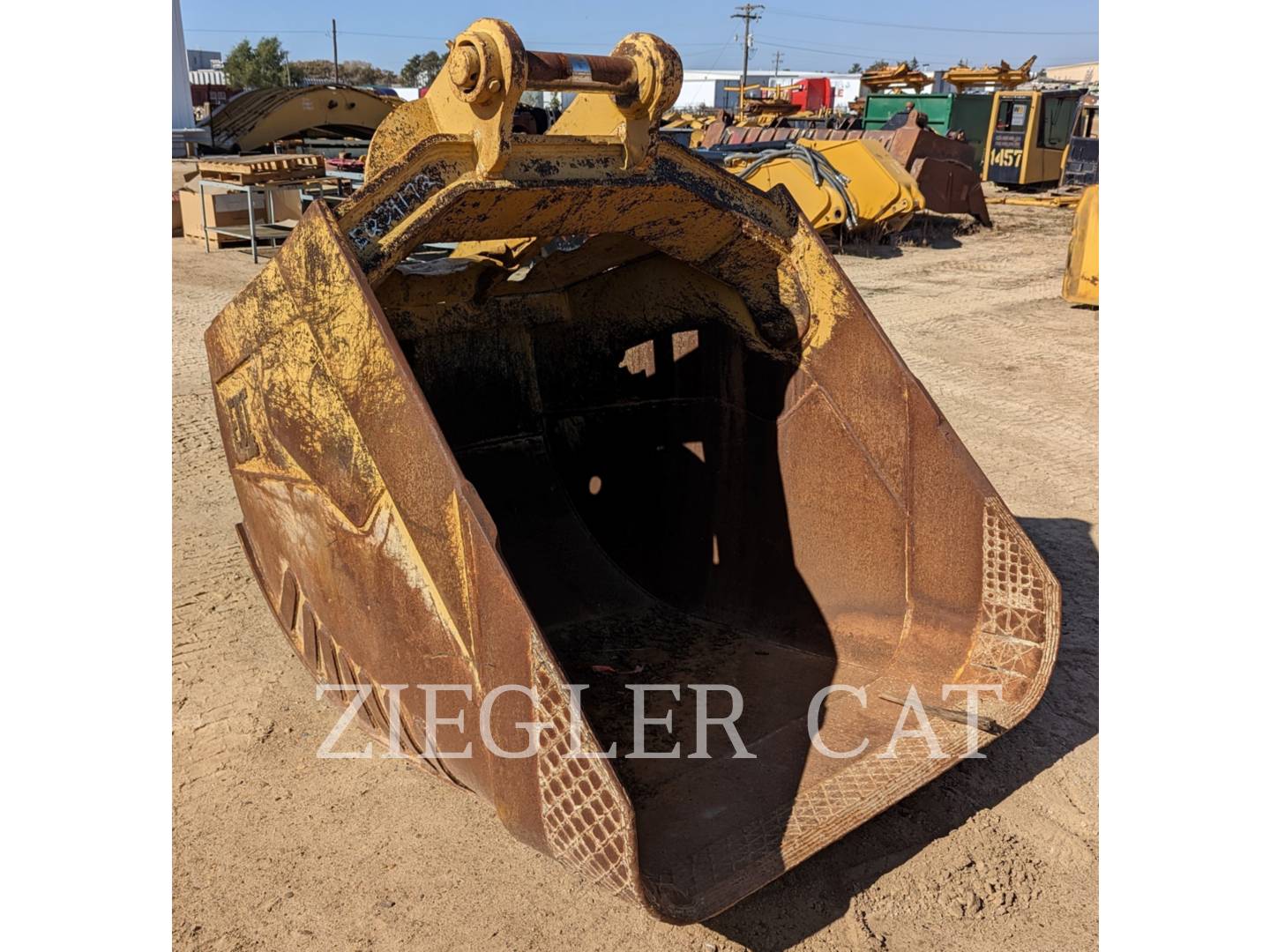 2000 Misc D LINK EMPIRE FBRC60" SAND BUCKET Bucket