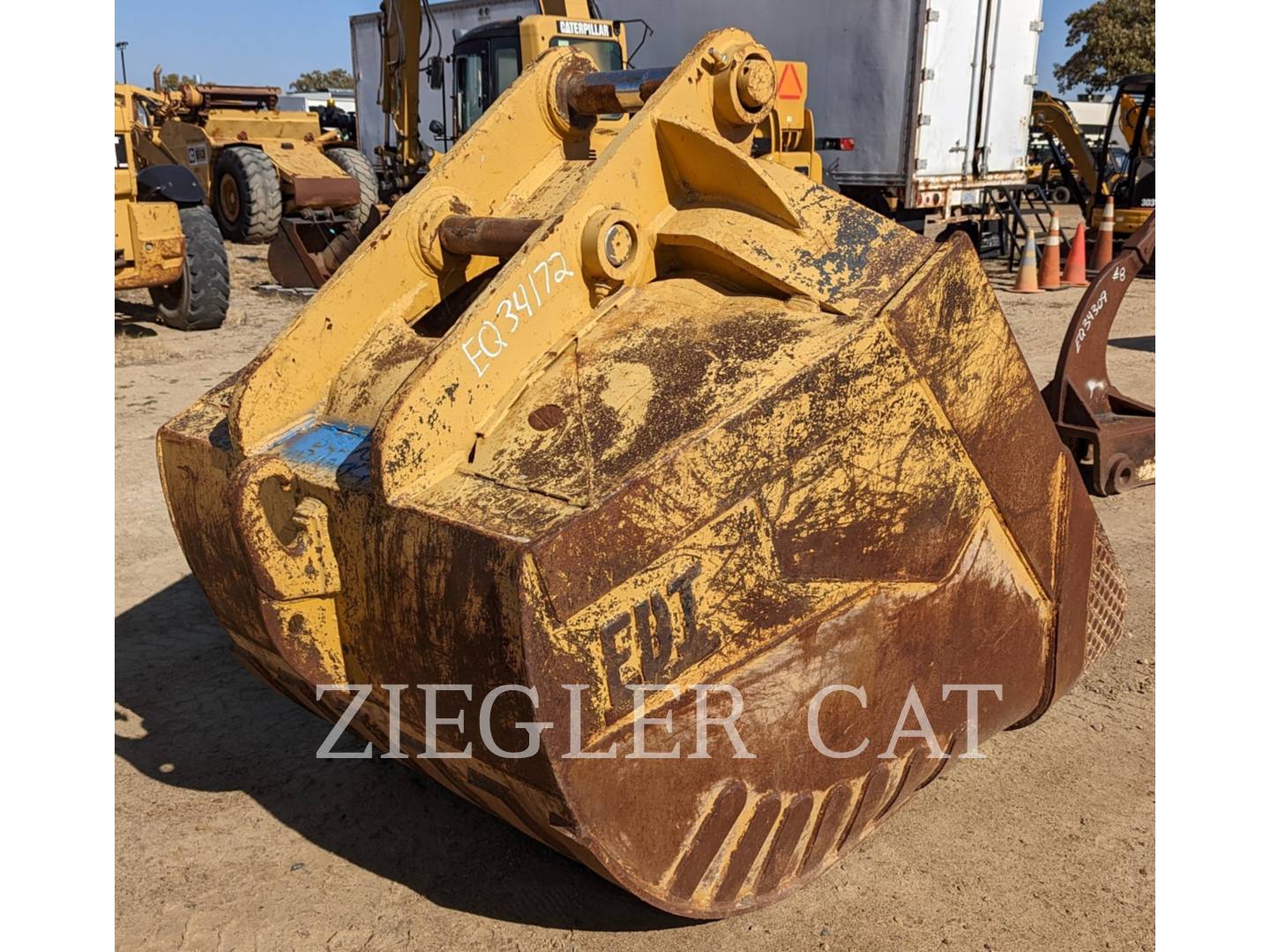 2000 Misc D LINK EMPIRE FBRC60" SAND BUCKET Bucket