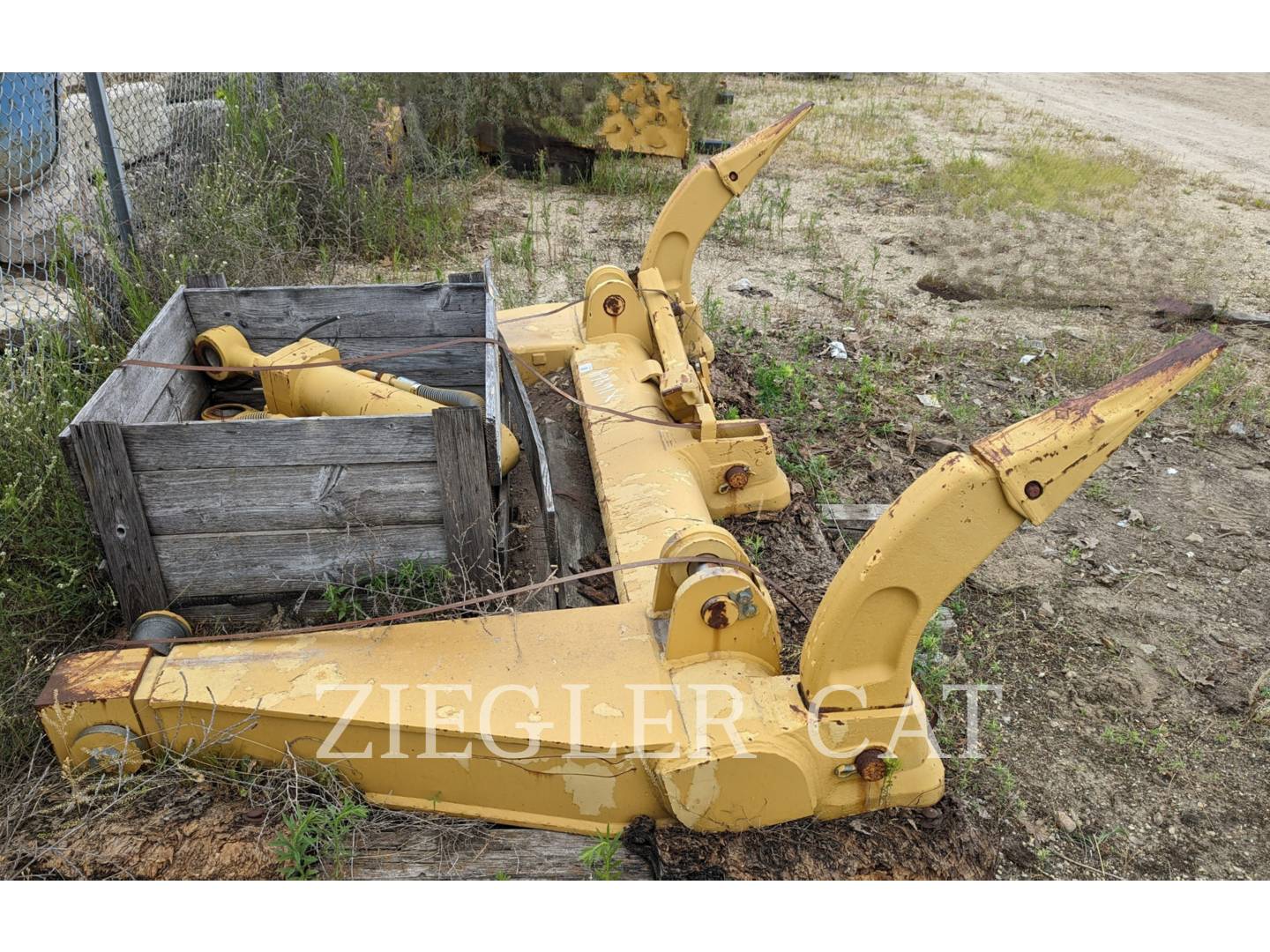 2000 Caterpillar 973C RIPPER Ripper