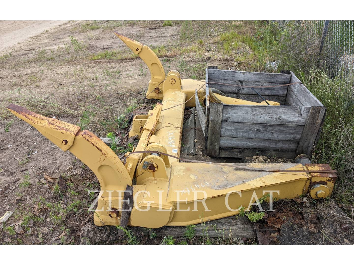 2000 Caterpillar 973C RIPPER Ripper