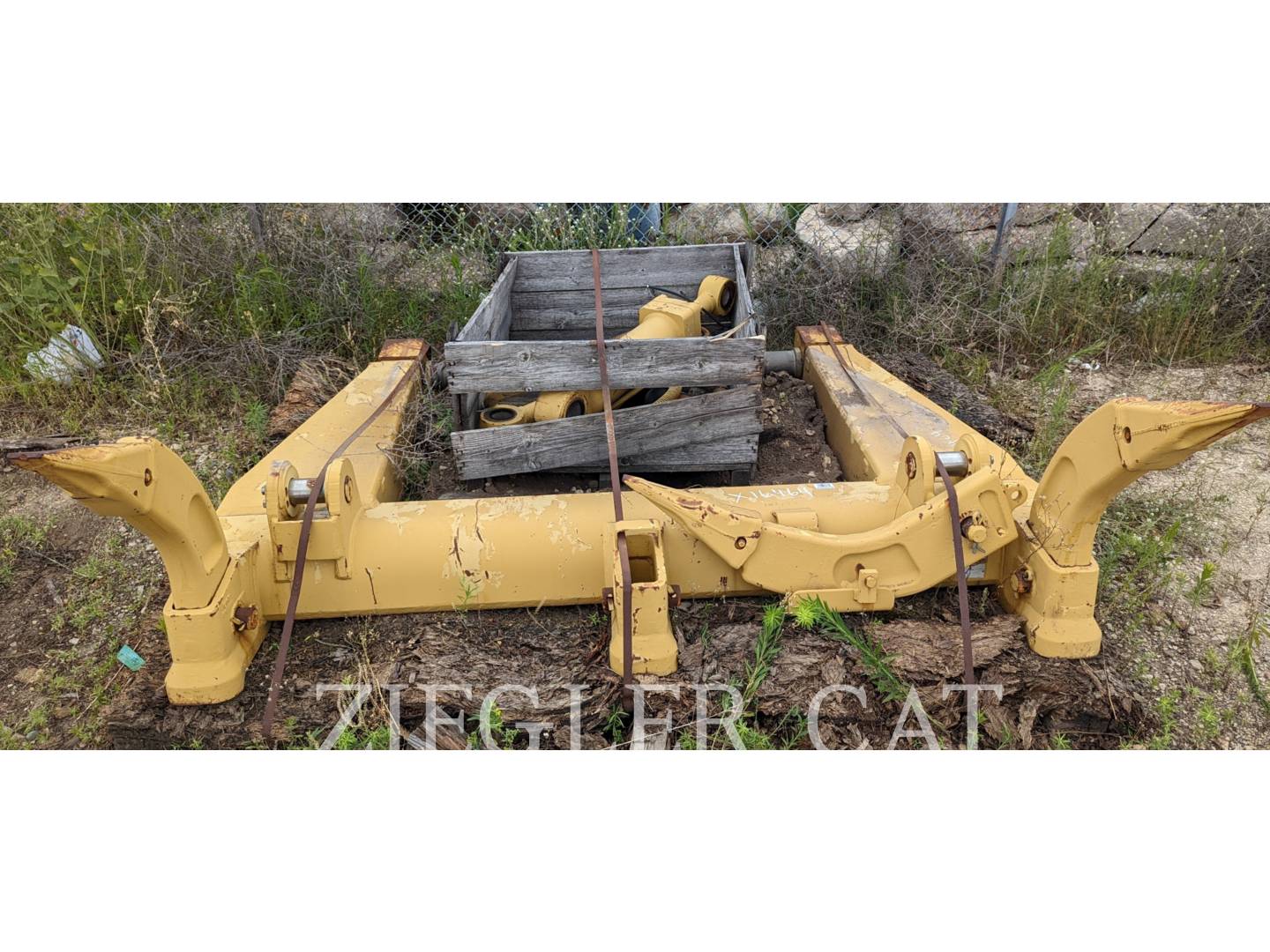 2000 Caterpillar 973C RIPPER Ripper