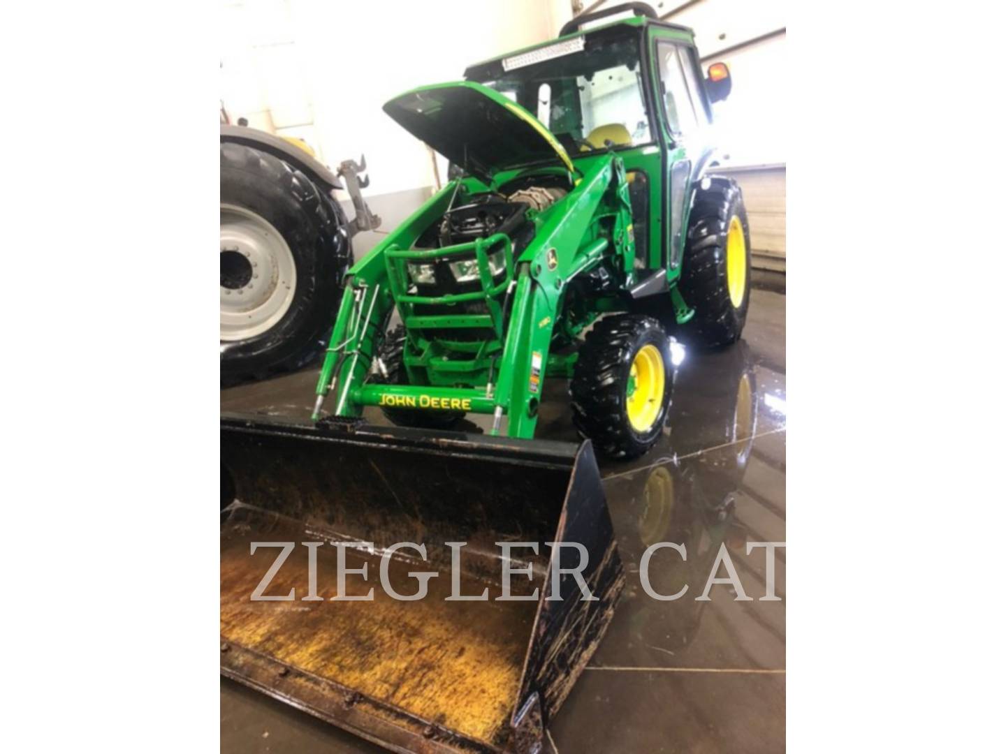 2014 John Deere 4066R Tractor