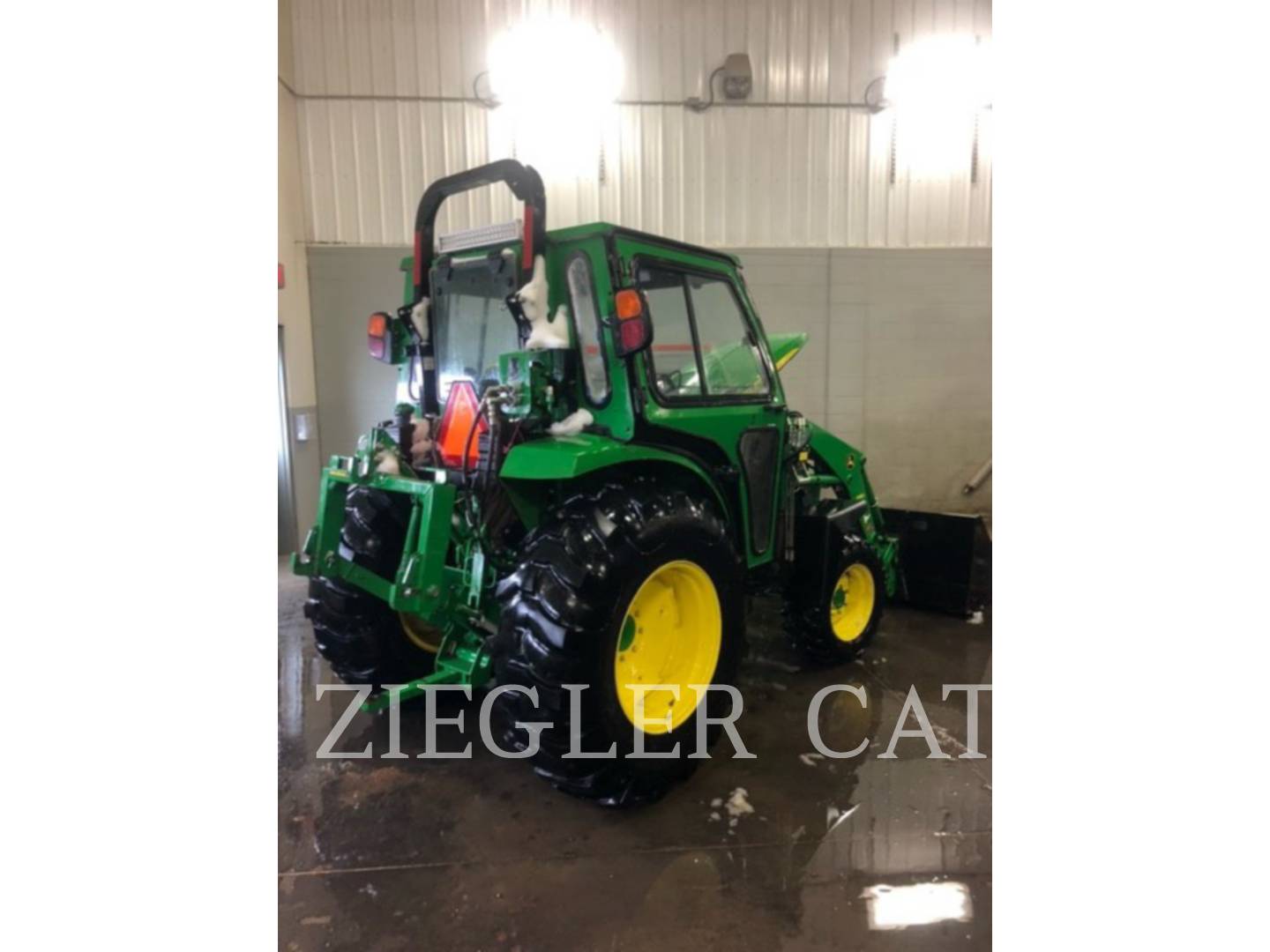 2014 John Deere 4066R Tractor