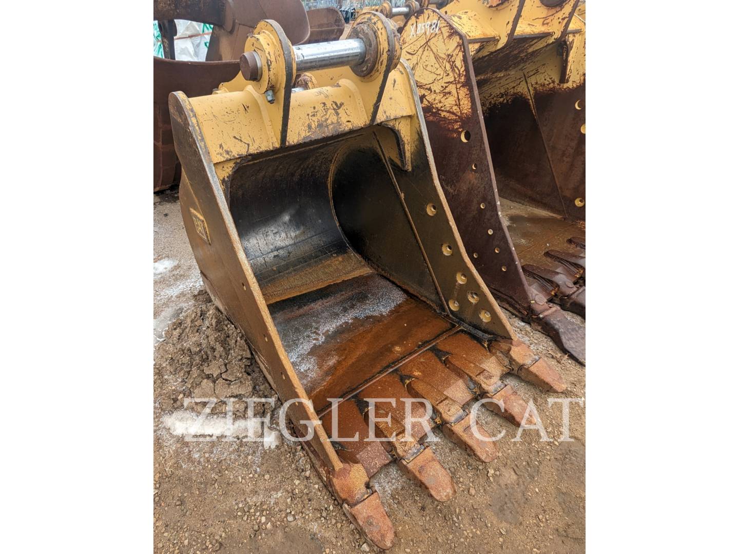 2020 Caterpillar B-LINK42" Bucket