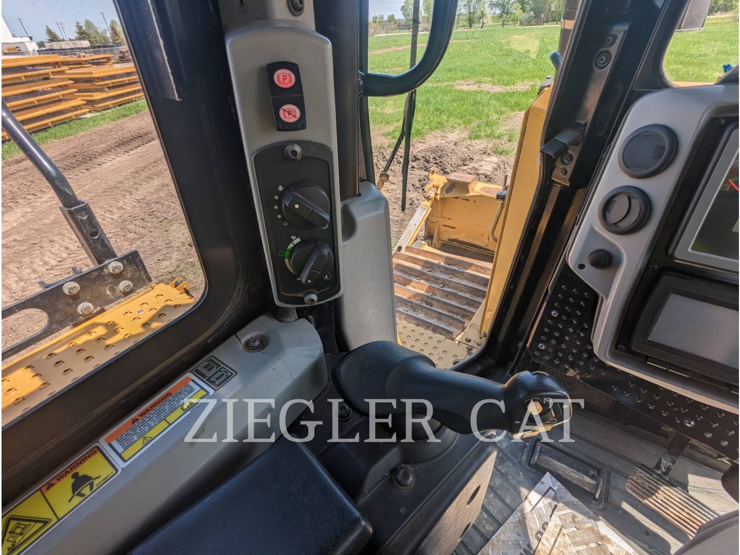 2015 Caterpillar D6T Dozer