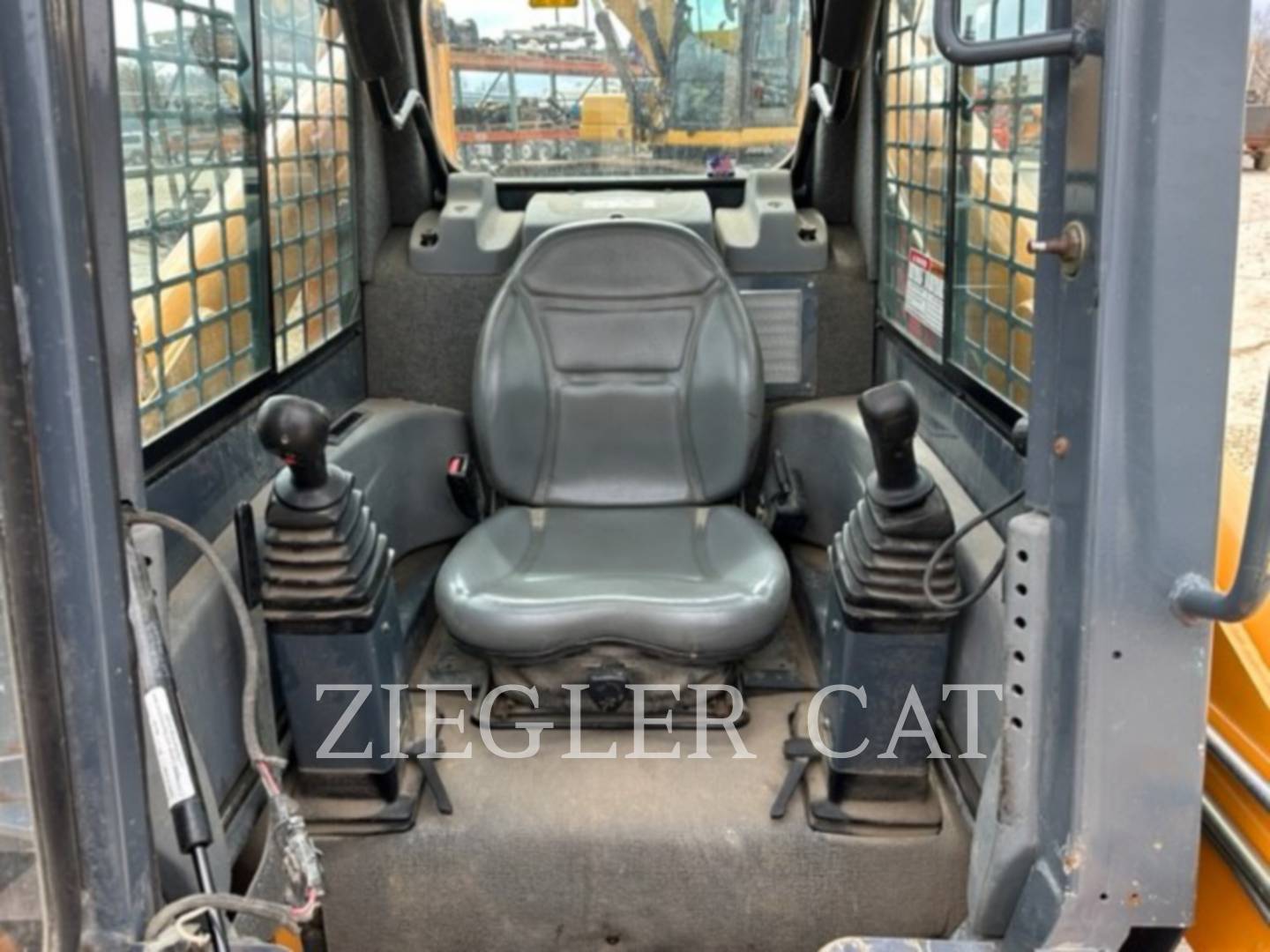 2007 Mustang Mfg. 2076 Skid Steer Loader