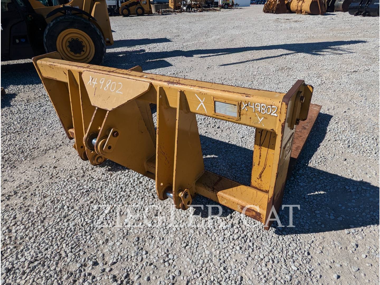 2010 Caterpillar 953 TRACK TYPE LOADER FORK PIN ON 72" Pallet Fork