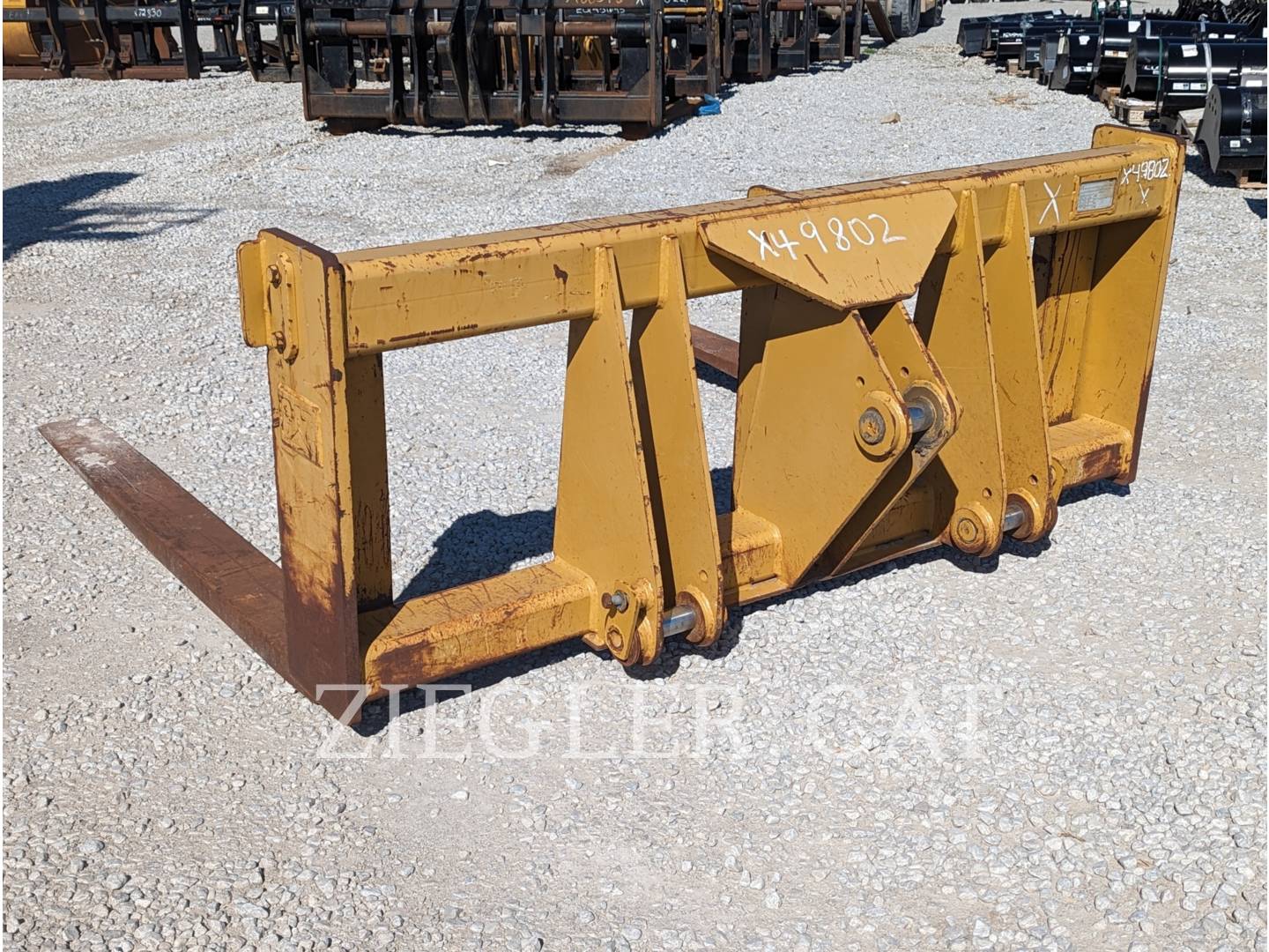 2010 Caterpillar 953 TRACK TYPE LOADER FORK PIN ON 72" Pallet Fork