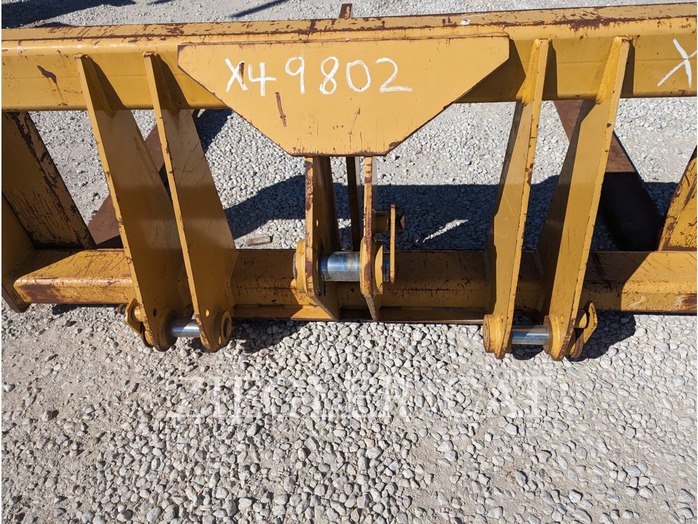 2010 Caterpillar 953 TRACK TYPE LOADER FORK PIN ON 72" Pallet Fork