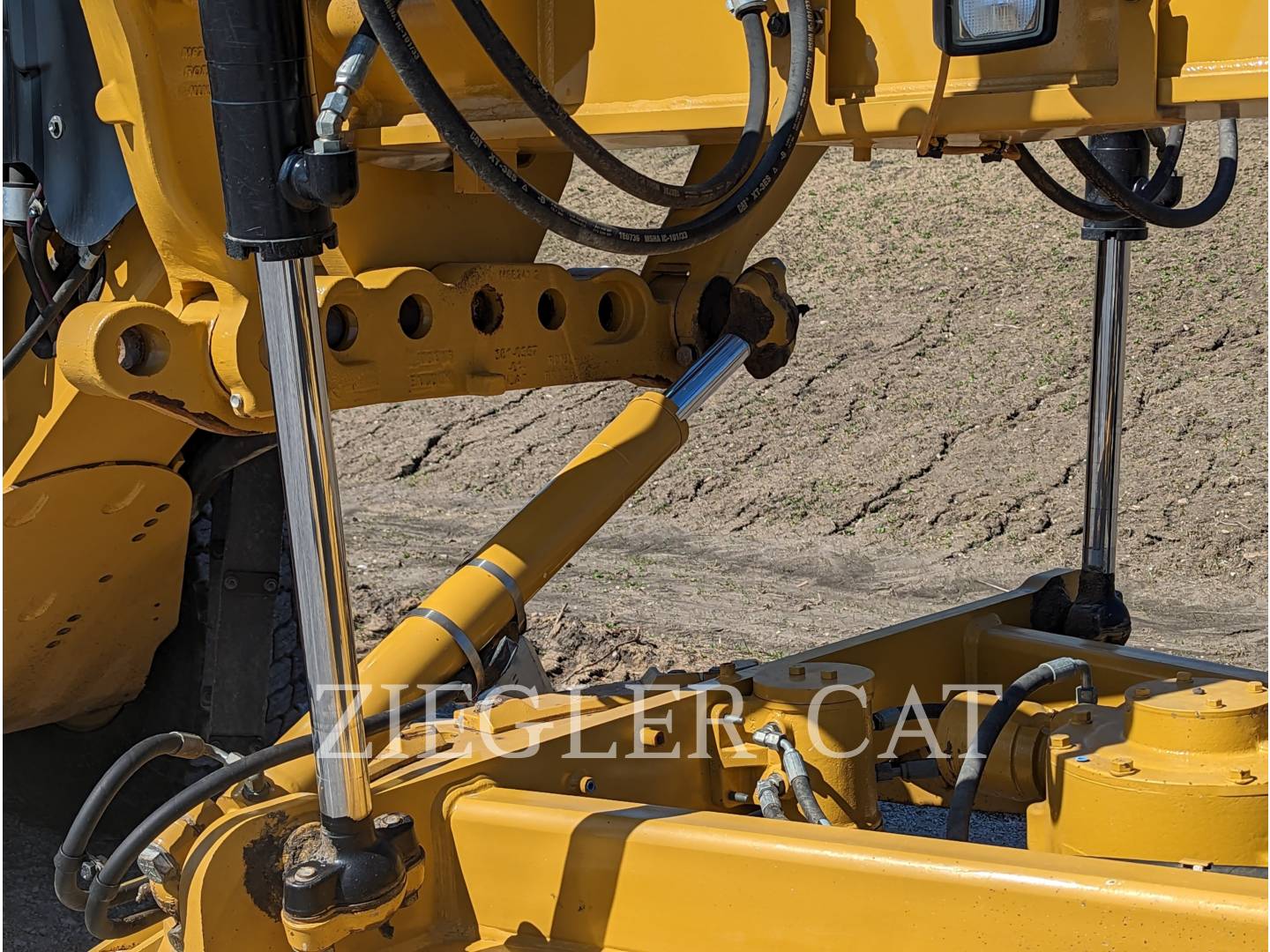 2018 Caterpillar 12M3 Grader - Road