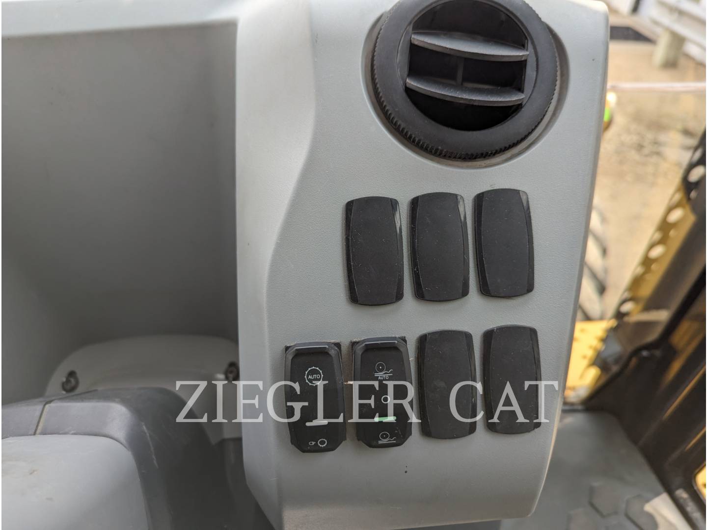 2019 Caterpillar 420F2 Tractor Loader Backhoe