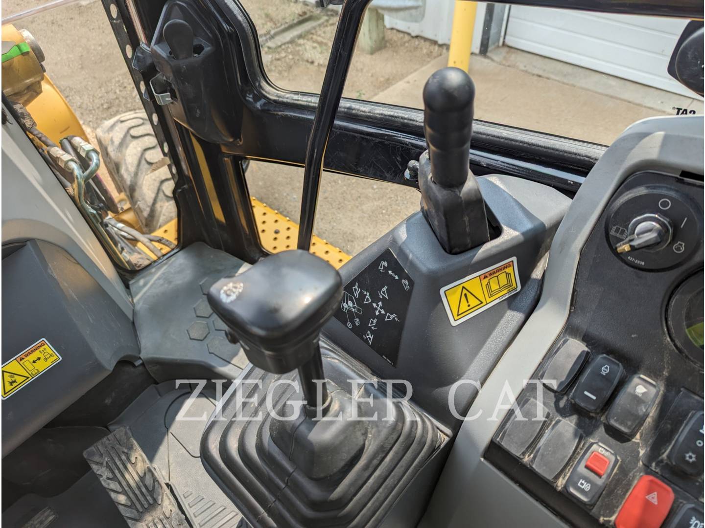 2019 Caterpillar 420F2 Tractor Loader Backhoe