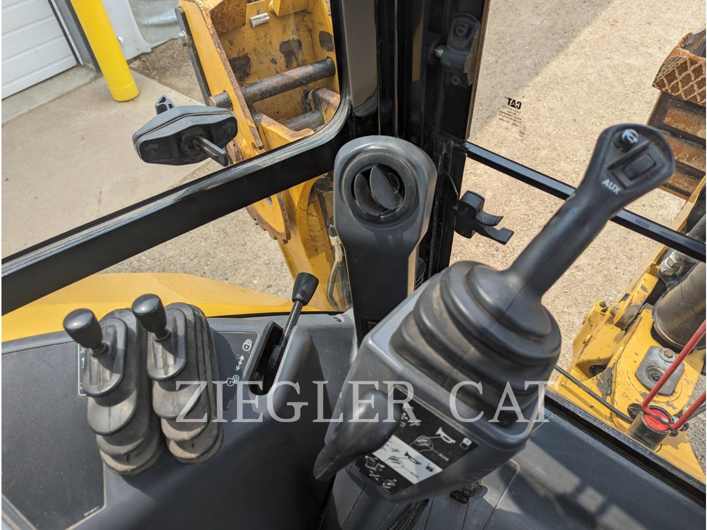 2019 Caterpillar 420F2 Tractor Loader Backhoe