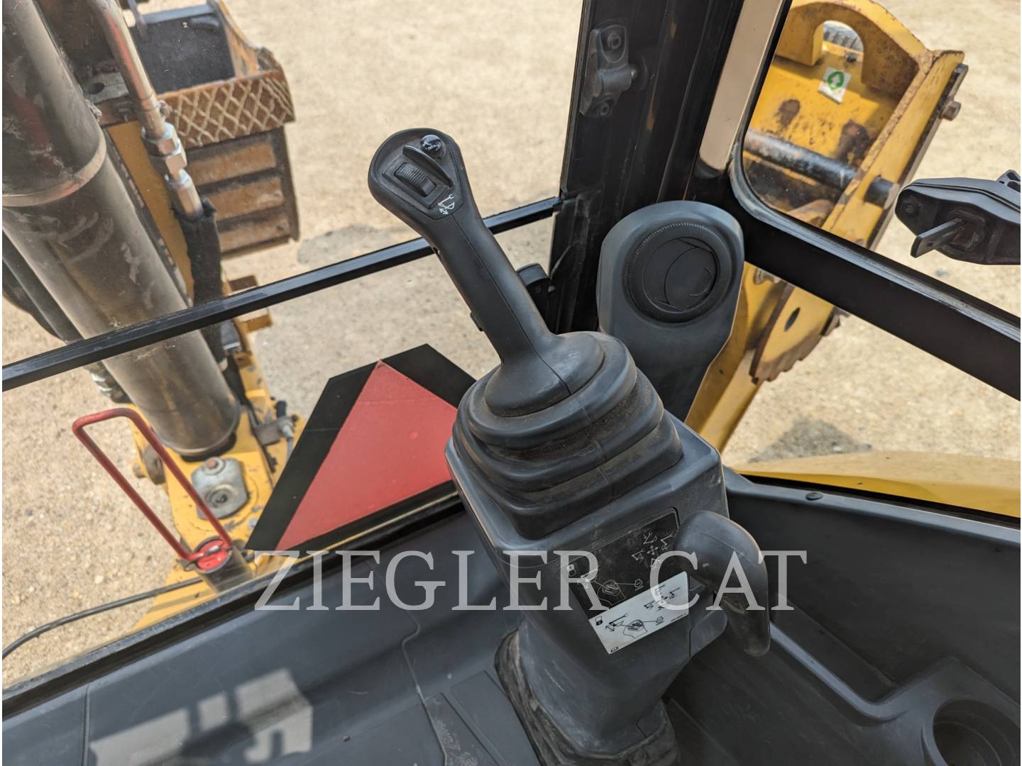 2019 Caterpillar 420F2 Tractor Loader Backhoe