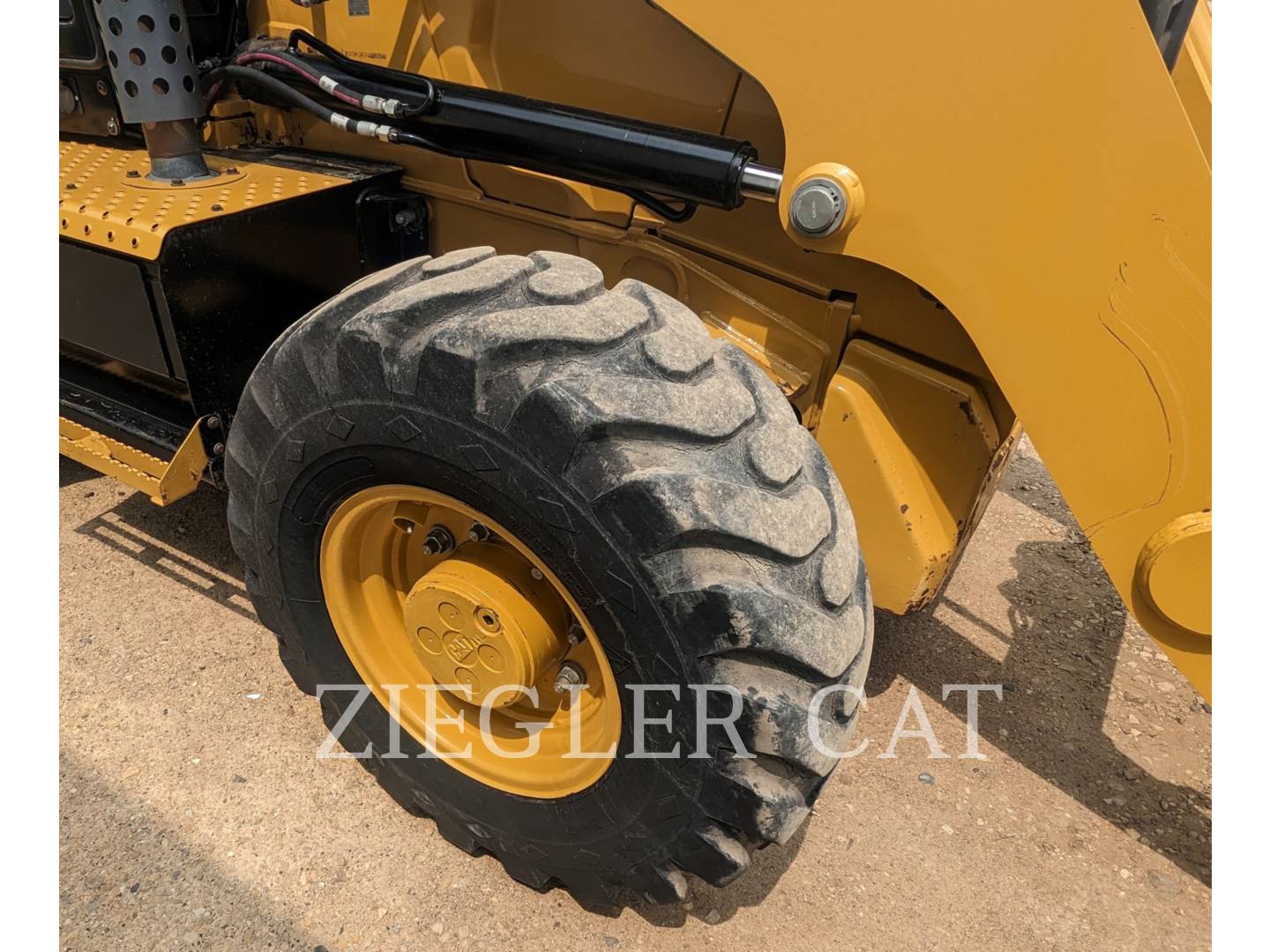 2019 Caterpillar 420F2 Tractor Loader Backhoe