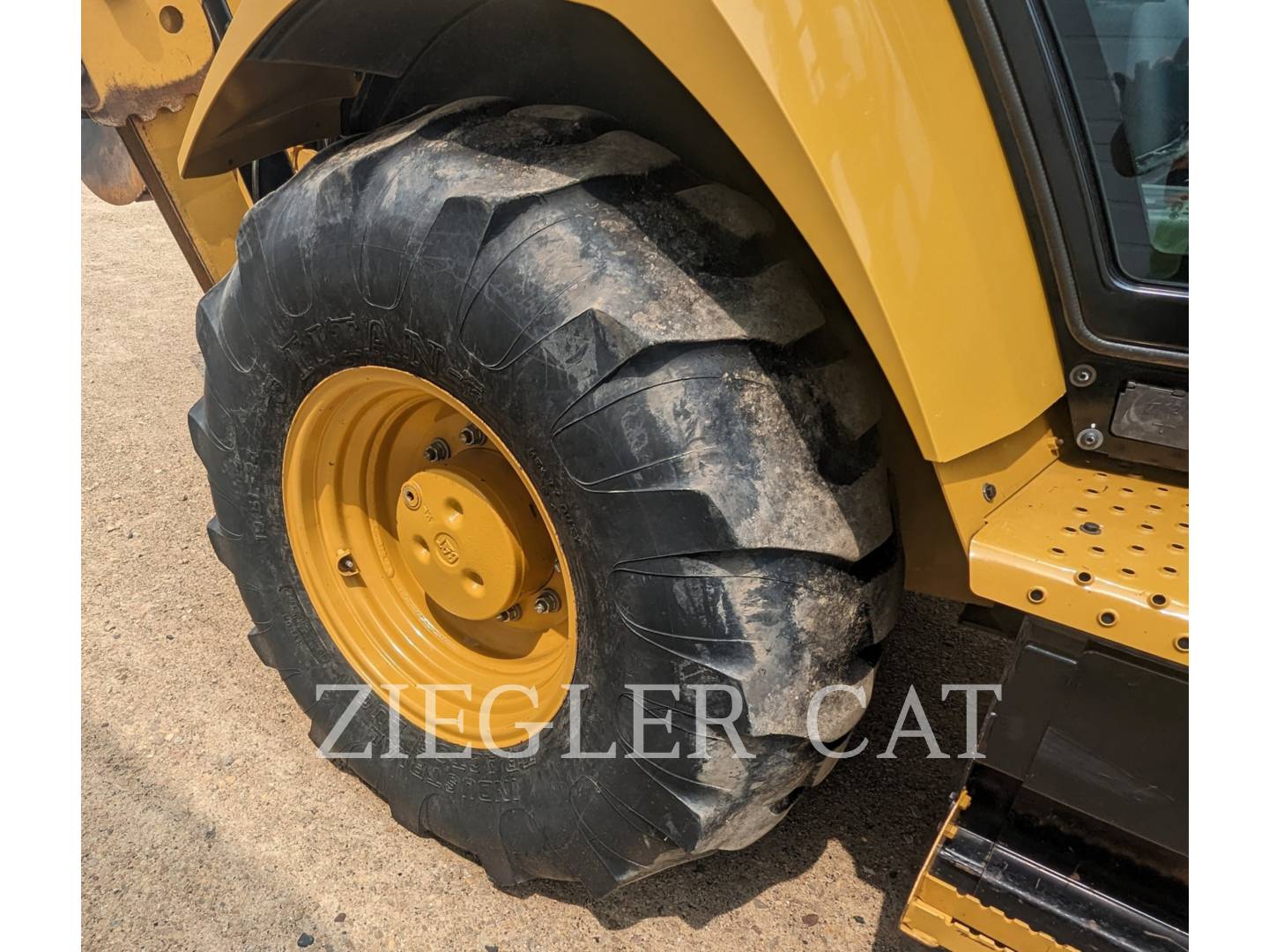 2019 Caterpillar 420F2 Tractor Loader Backhoe