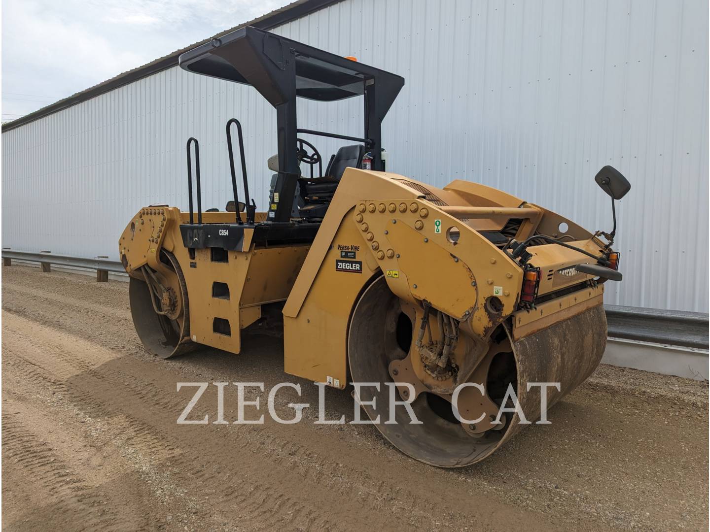 2012 Caterpillar CB54 Compactor