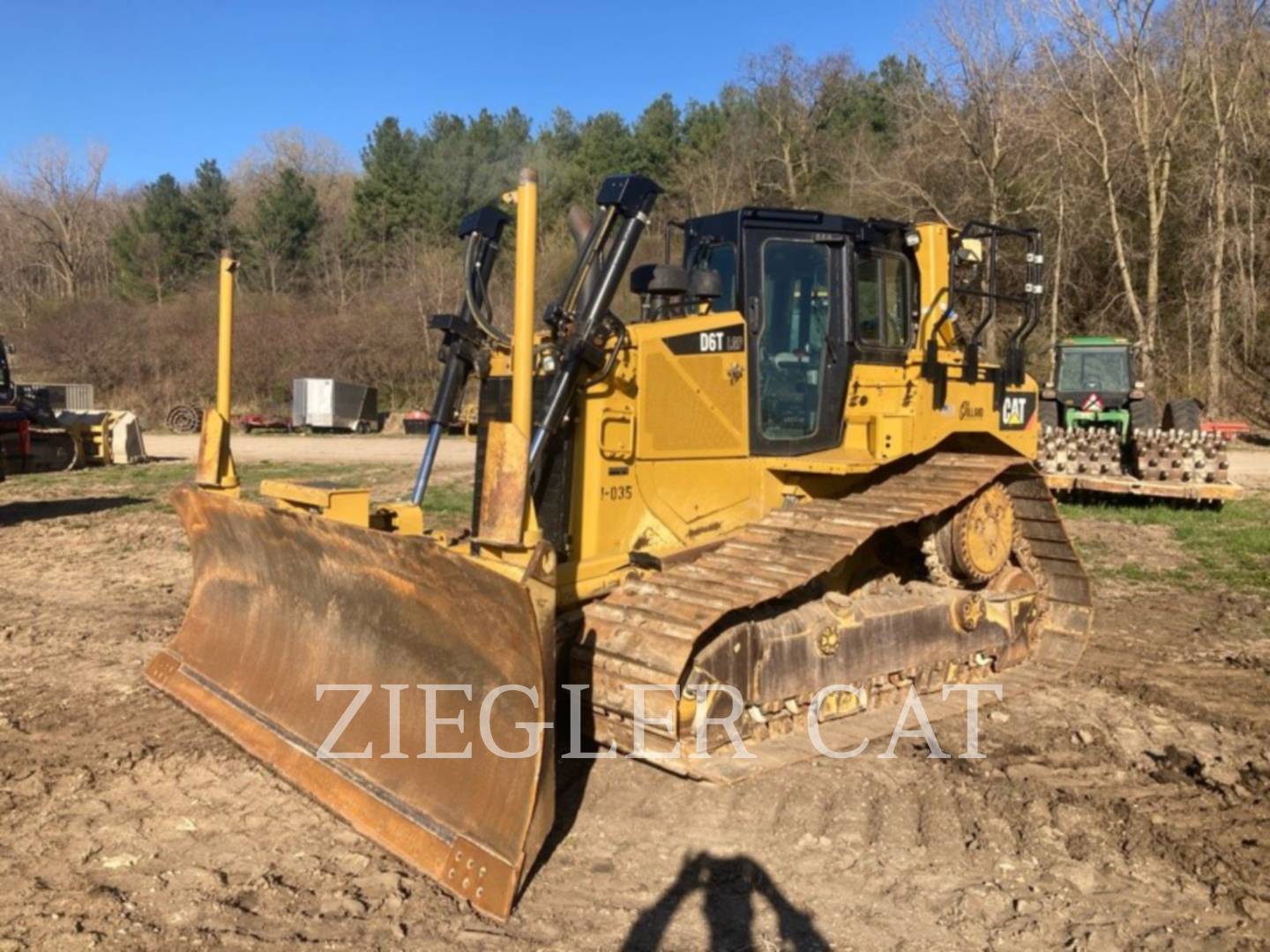 2015 Caterpillar D6T Dozer