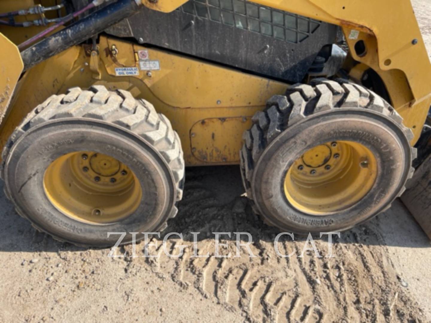 2020 Caterpillar 242D3 Skid Steer Loader