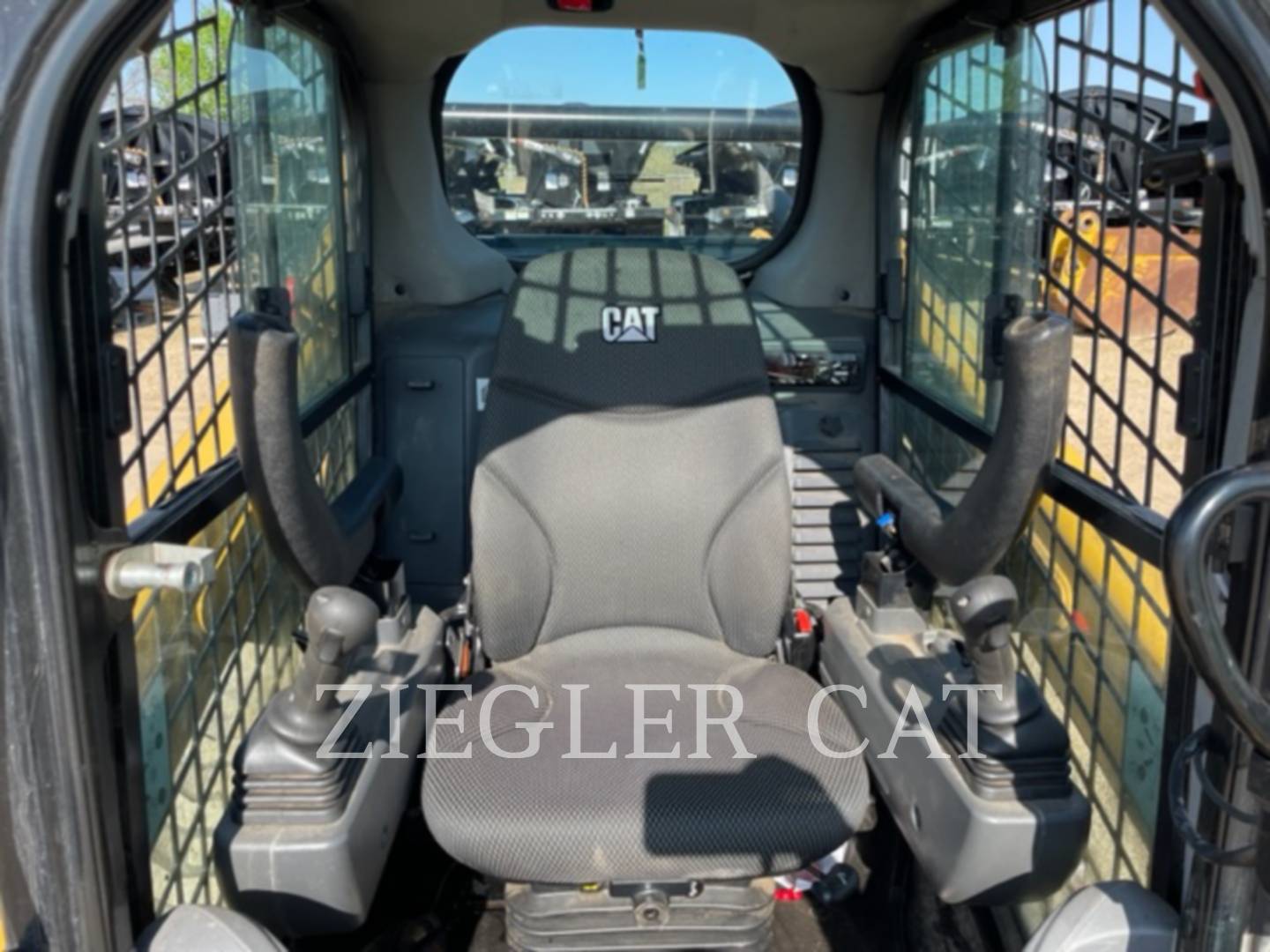 2020 Caterpillar 242D3 Skid Steer Loader