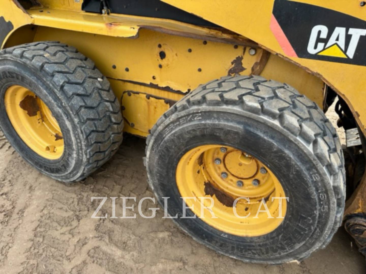 2013 Caterpillar 242B3 Skid Steer Loader