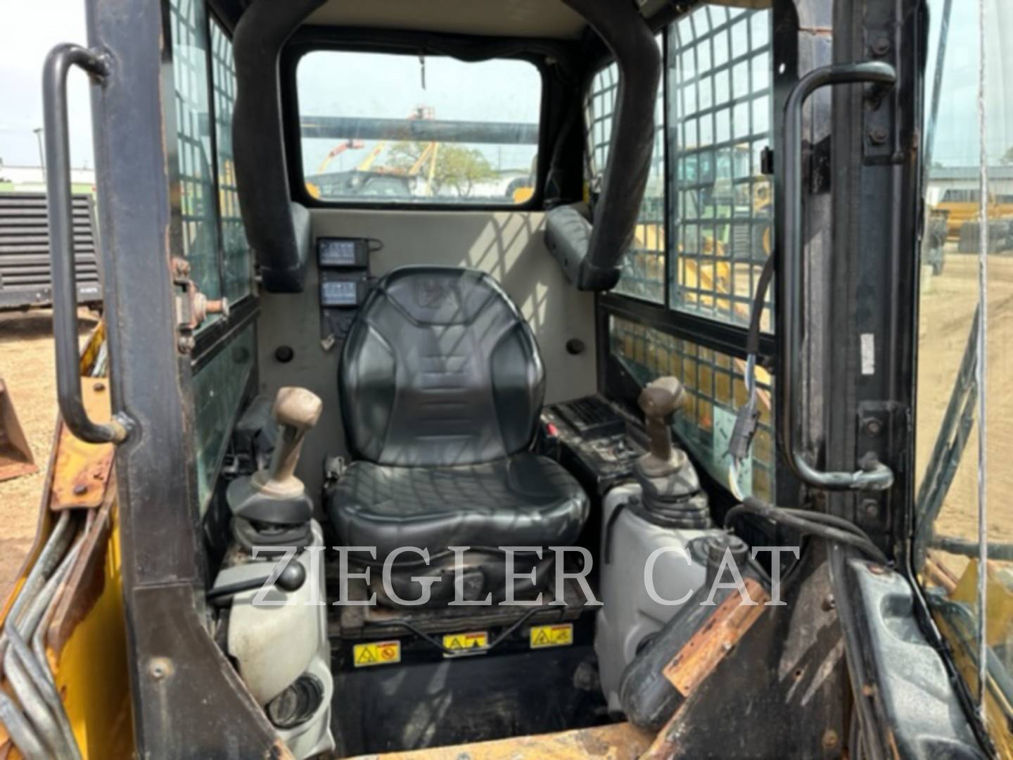 2013 Caterpillar 242B3 Skid Steer Loader